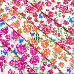 ลายกุหลาบ พื้นครีม