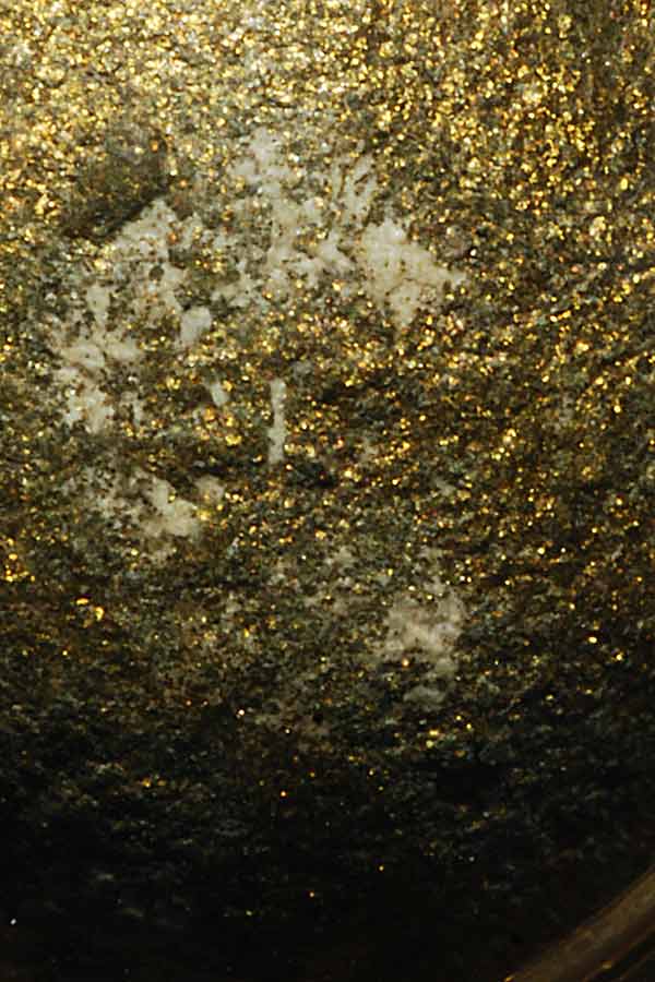 (1) ลูกอมผงพรายกุมาร ขนาดใหญ่ 1.5 cm. เนื้อขาวมาตรฐาน เลี่ยมทองพร้อมบูชา