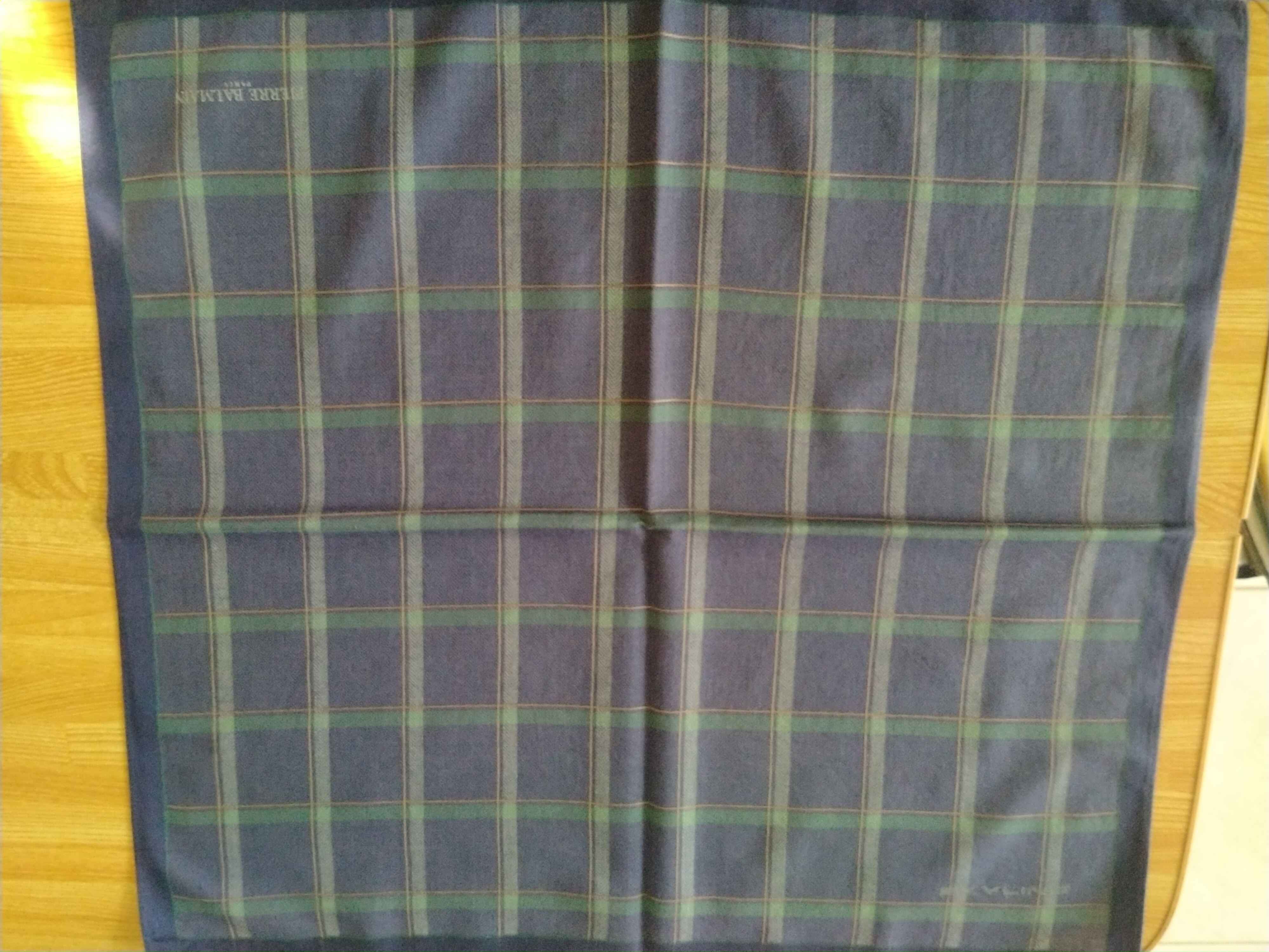 ผ้าเช็ดหน้า PIERRE BALMAINมือ2