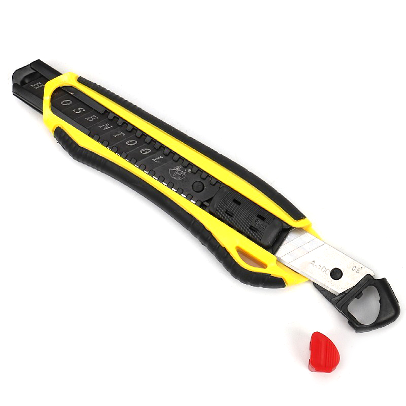 คัตเตอร์ด้ามยาง สีเหลืองดำ ใบมีดใหญ่ 18mm [ขายปลีก/ส่ง]