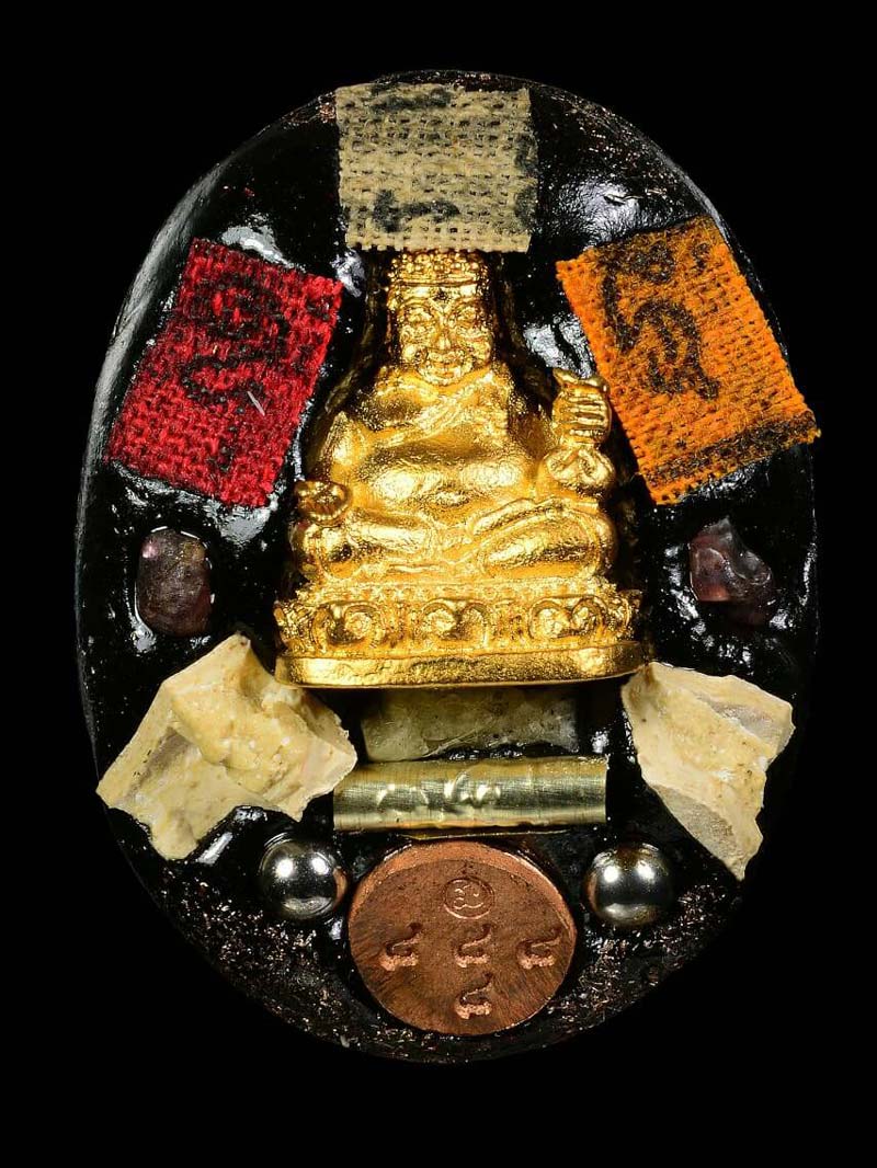 ล็อกเก็ตอุปถัมภ์ฉากเทาดำตัวหนังสือหลวงปู่ทิมรุ่นเจ้าสัวเจริญพร...หมายเลข ๘๘๘๘