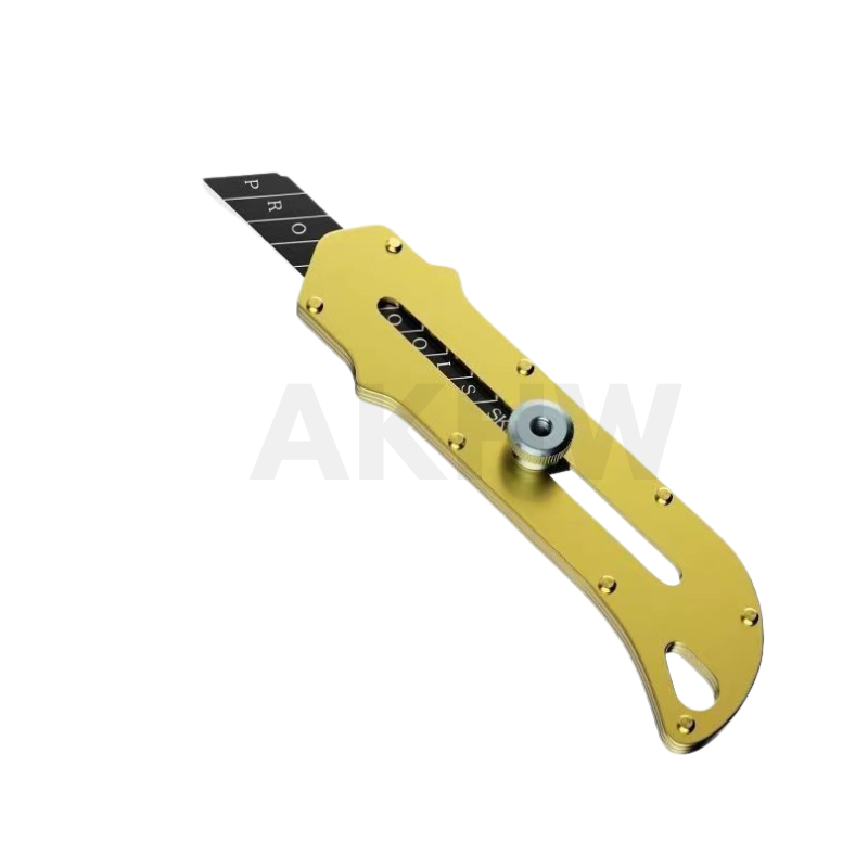 มีดคัตเตอร์ด้ามสแตนเลส KingsMan ใบมีดขนาด 18mm คละสี ด้ามแข็งแรง ทนทาน[ขายปลีก/ส่ง]