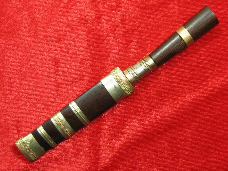 (6) มีดหมอหลวงพ่อคูณ วัดบ้านไร่ ปี 36 (ด้ามไม้ฝักไม้) ออกที่วัดประโดก อ.เมืองนครราชสีมา ปี 2536