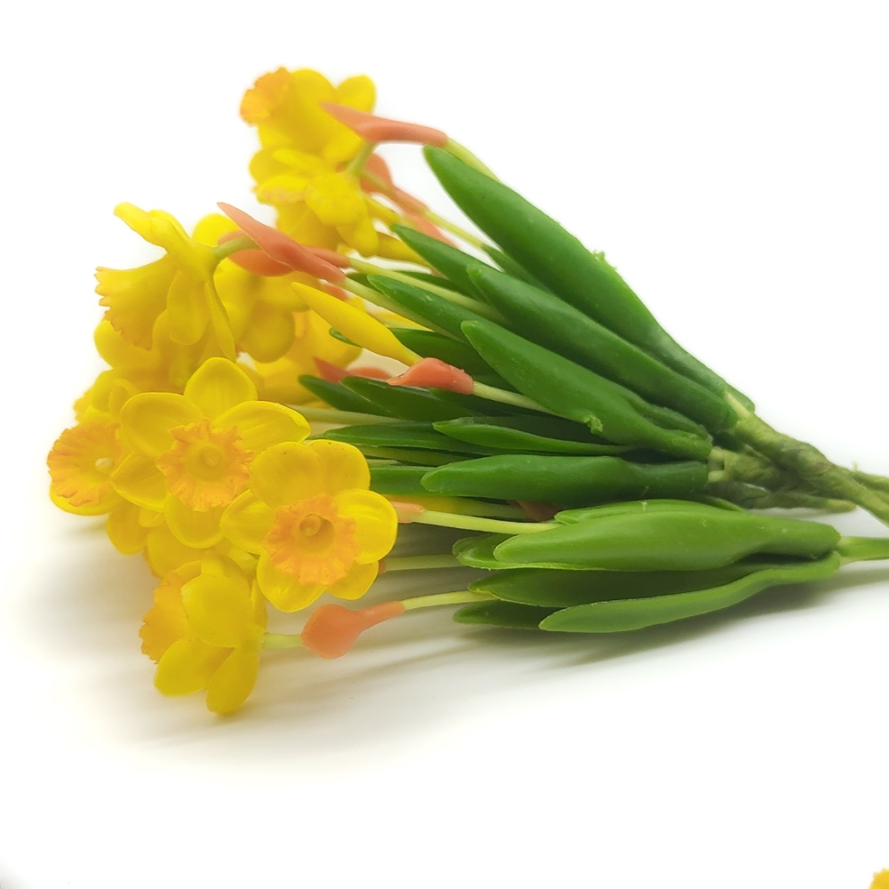 4 Bunch Mini Yellow-Yellow Daffodils scale 1:6