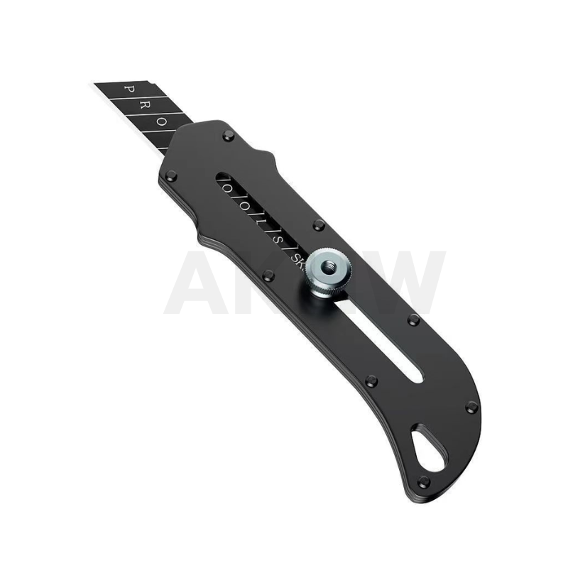 มีดคัตเตอร์ด้ามสแตนเลส KingsMan ใบมีดขนาด 18mm คละสี ด้ามแข็งแรง ทนทาน[ขายปลีก/ส่ง]