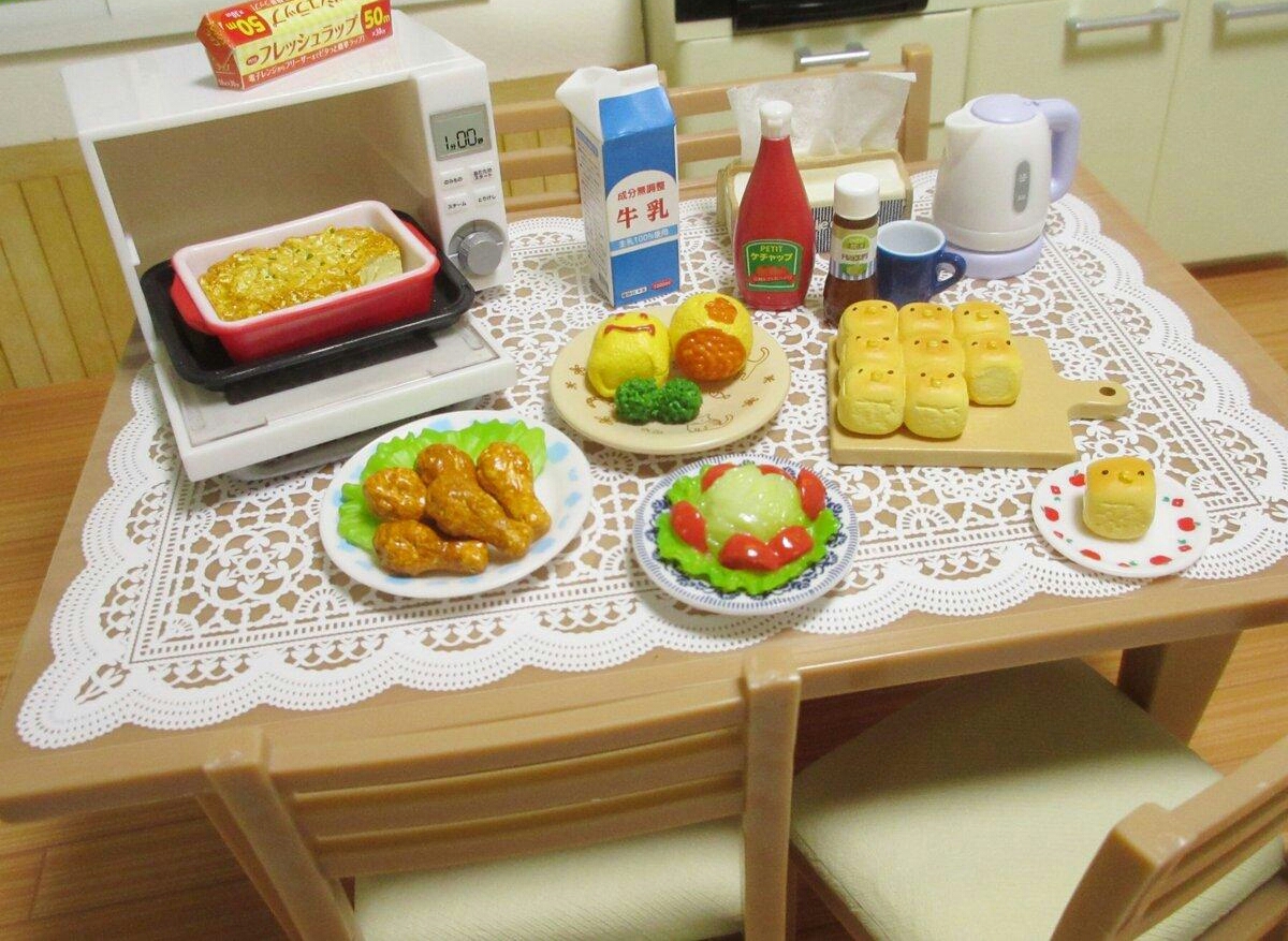 รีเม้นท์ชุดโต๊ะอาหารจิ๋วพร้อมเก้าอี้จิ๋ว4ตัวรุ่นNew dining tableสำหรับนักสะสมของเล่น