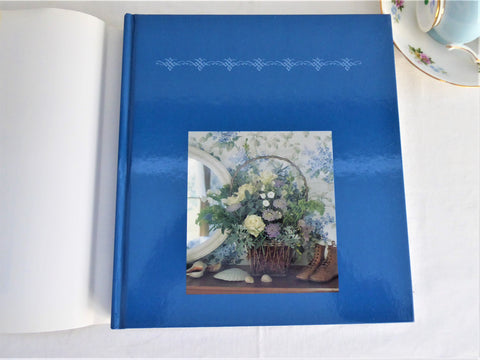 Victoria Decorating With Wallpaper by Calvert, Catherine