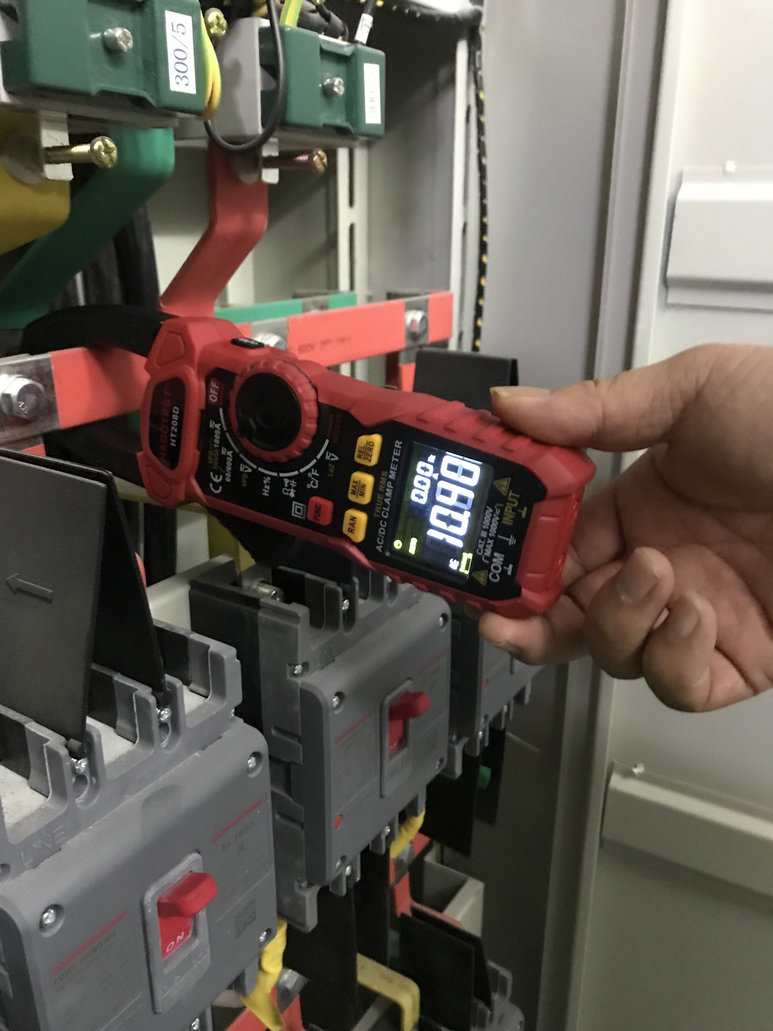 HT208A Digital Clamp Meter AC Current Voltage Resistance Continuity Measuring Tester