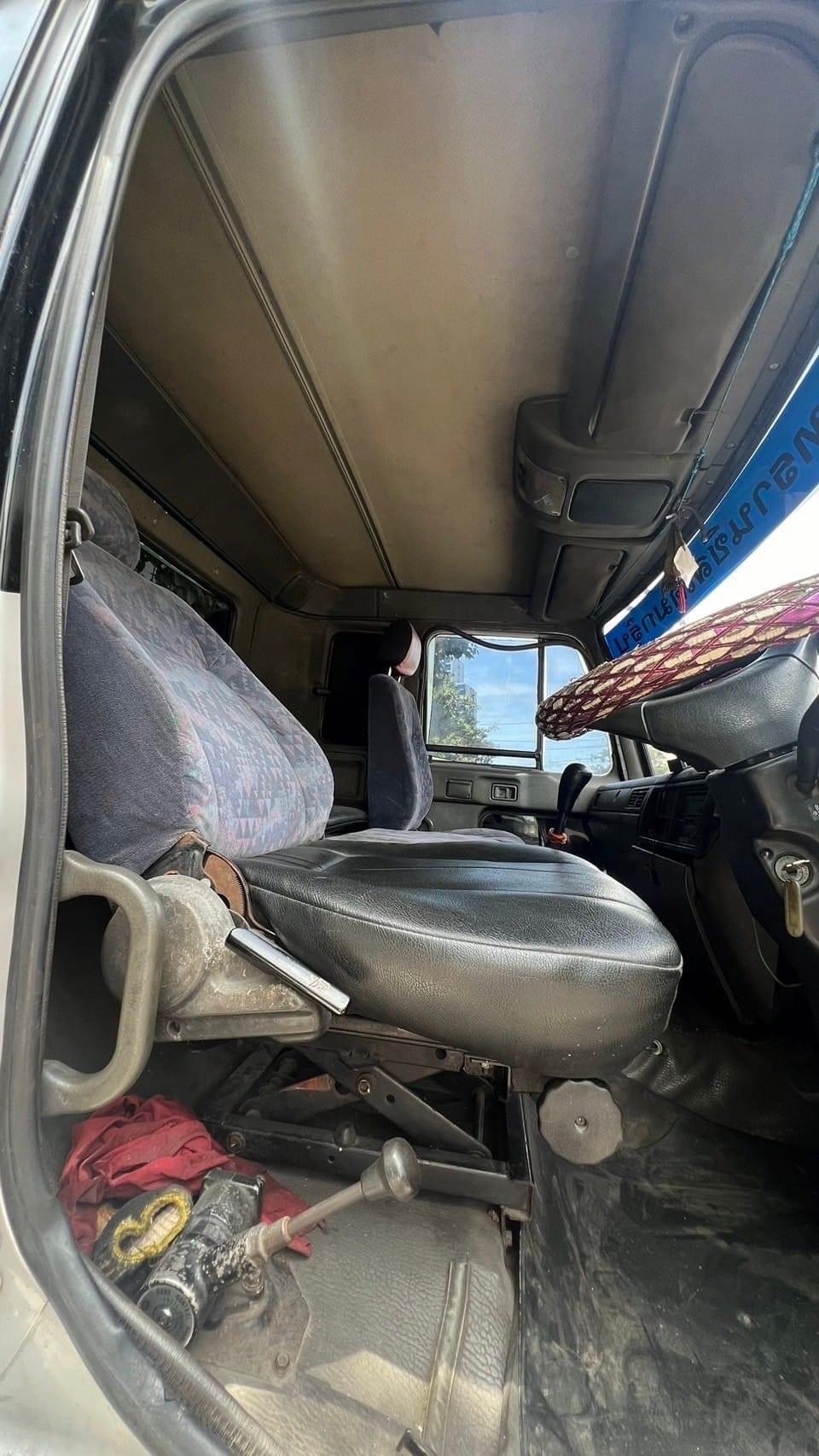 10ล้อหัวลากNISSAN UD 454 นิสสันยูดี 320แรงม้าปี2551 355,000 ขายตามสภาพไม่รับประกัน