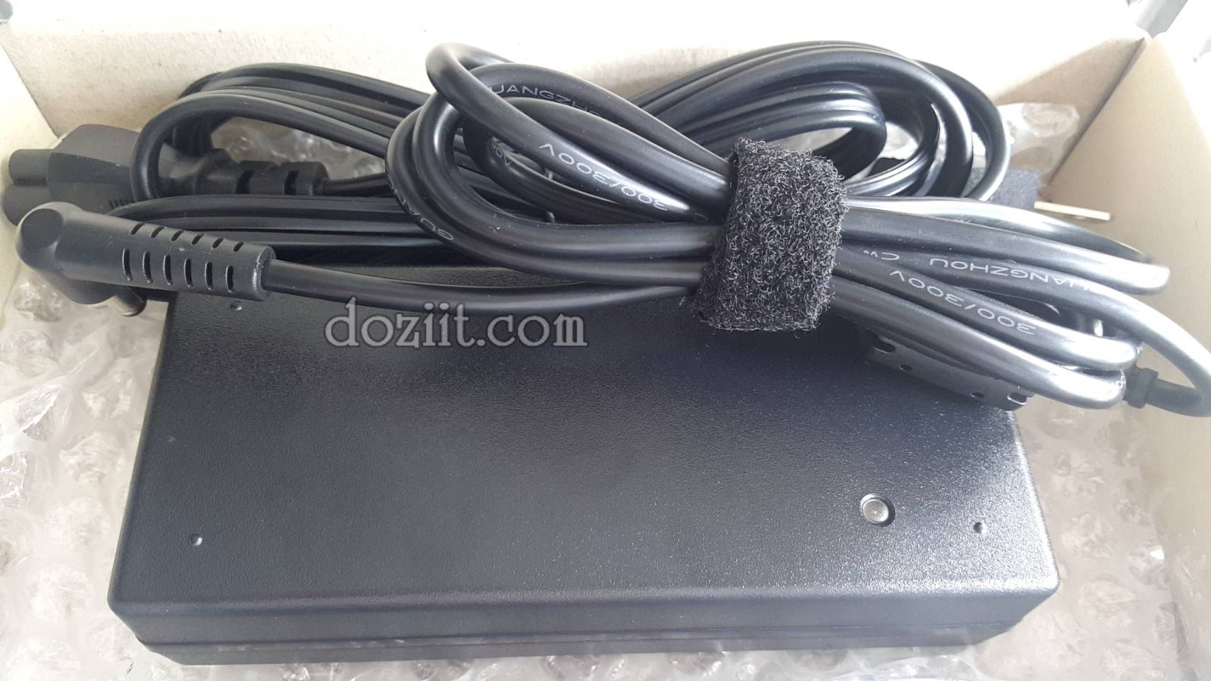 Adapter Asus อะแดปเตอร์แท้ - Original Laptop Adapter for ASUS 19V 4.74A 90W 5.5x2.5mm •แบบสี่เหลี่ยมยาว• •ใช้แทนรุ่น 19V 3.42A ได้• (ประกัน 1 ปี)