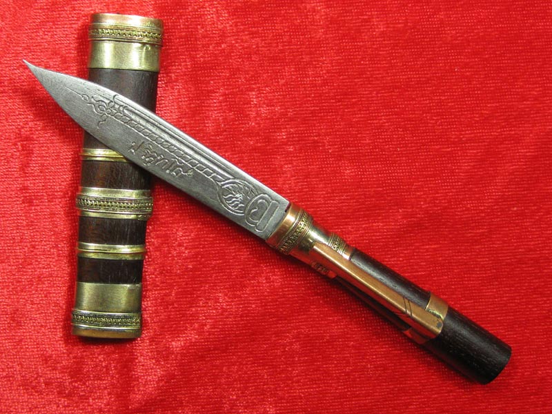 (8) มีดหมอหลวงพ่อคูณ วัดบ้านไร่ ปี 36 (ด้ามไม้ฝักไม้) ออกที่วัดประโดก อ.เมืองนครราชสีมา ปี 2536