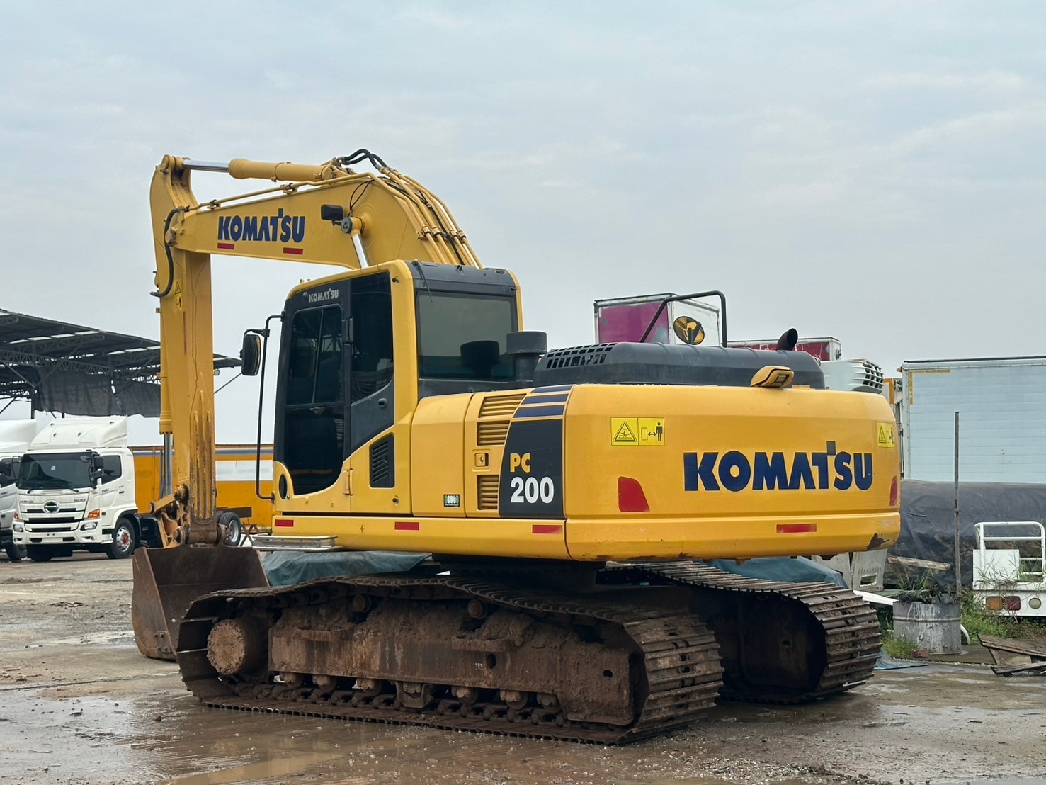 แมคโครkomatsu200-8MOปี2560มีกล้องหลัง มีใบอินวอย ตามสภาพ1,020,000Pro990,000บ..Sc8570