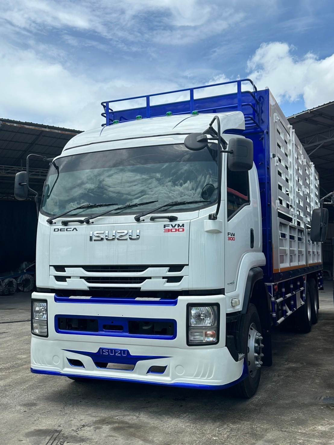 10ล้อคอกสูง7.6m.ISUZU FVM 300Hp10ล้อIsuzu fvm300ปี60คอกสูง ย.7.6ก.2.4ส.2.45ม.เก็บงานยาง10เส้น1.68ล.Pro1.65ล.2512
