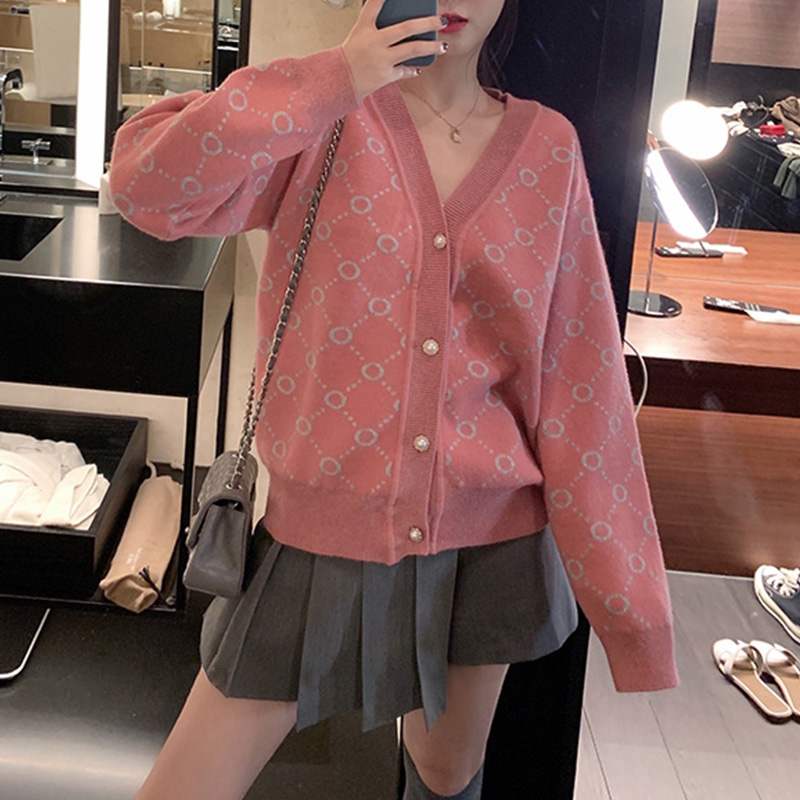 preorder Cardigan เสื้อคลุมตัวนอก เสื้อกันหนาว ผ้าไหมพรมละเอียด เนื้อนุ่ม คอวี กระดุมหน้า 2 สี สีขาวครีม สีชมพู ขาวครีม ชมพู S M L XL