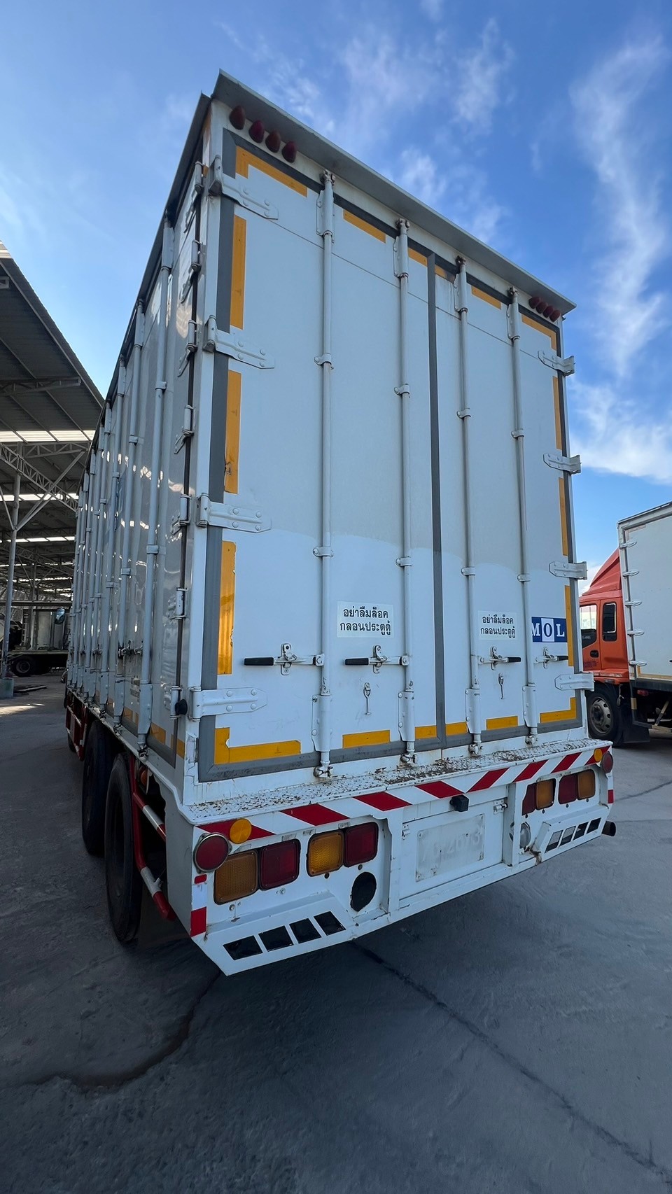 10ล้อตู้ทึบ10บาน6.2ม.NISSANนิสสันยูดี 254 แรงม้าปี48ตามสภาพ350,000บ4091มี3คัน(A)