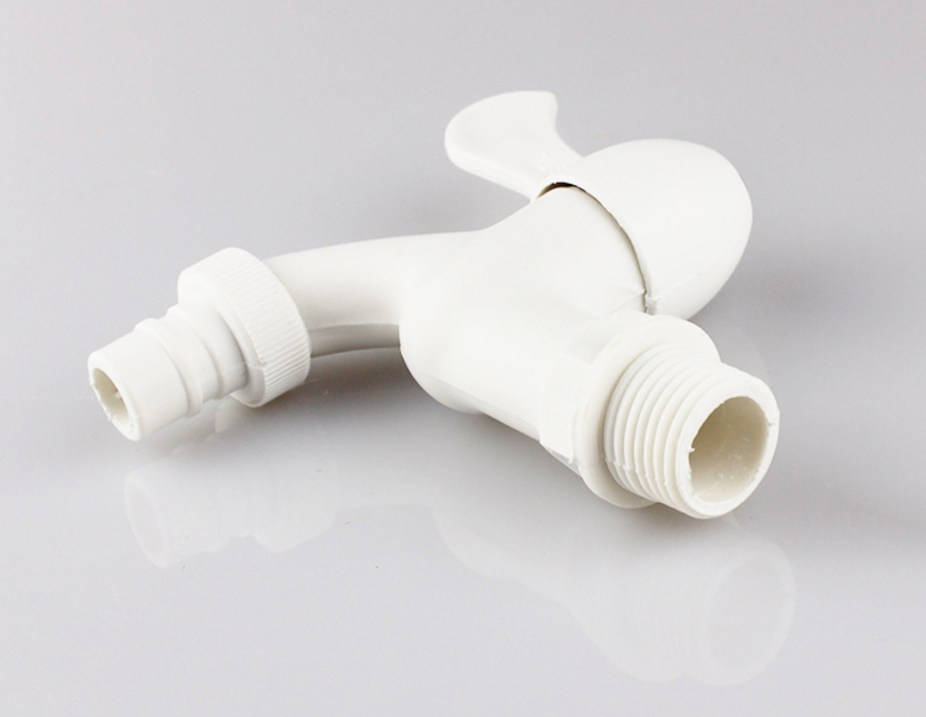 ก๊อกน้ำพลาสติก ABS ขนาด 1/2" สีขาว ขายปลีกส่ง ราคาถูก