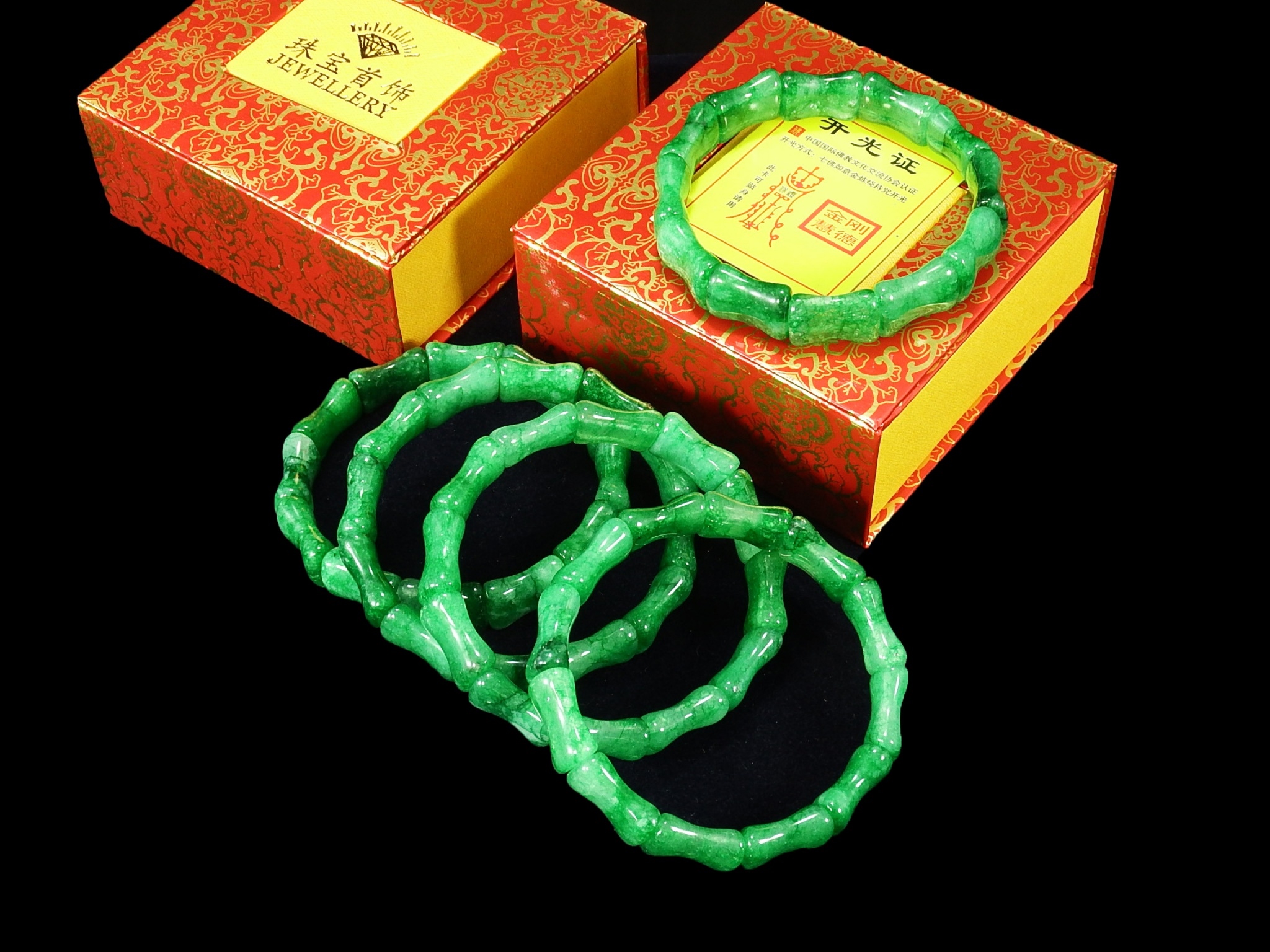 ข้อมือนำโชค หยกจีน สีเขียวเข้ม(ผสมขาว) สินค้าจากJade Market ฮ่องกง