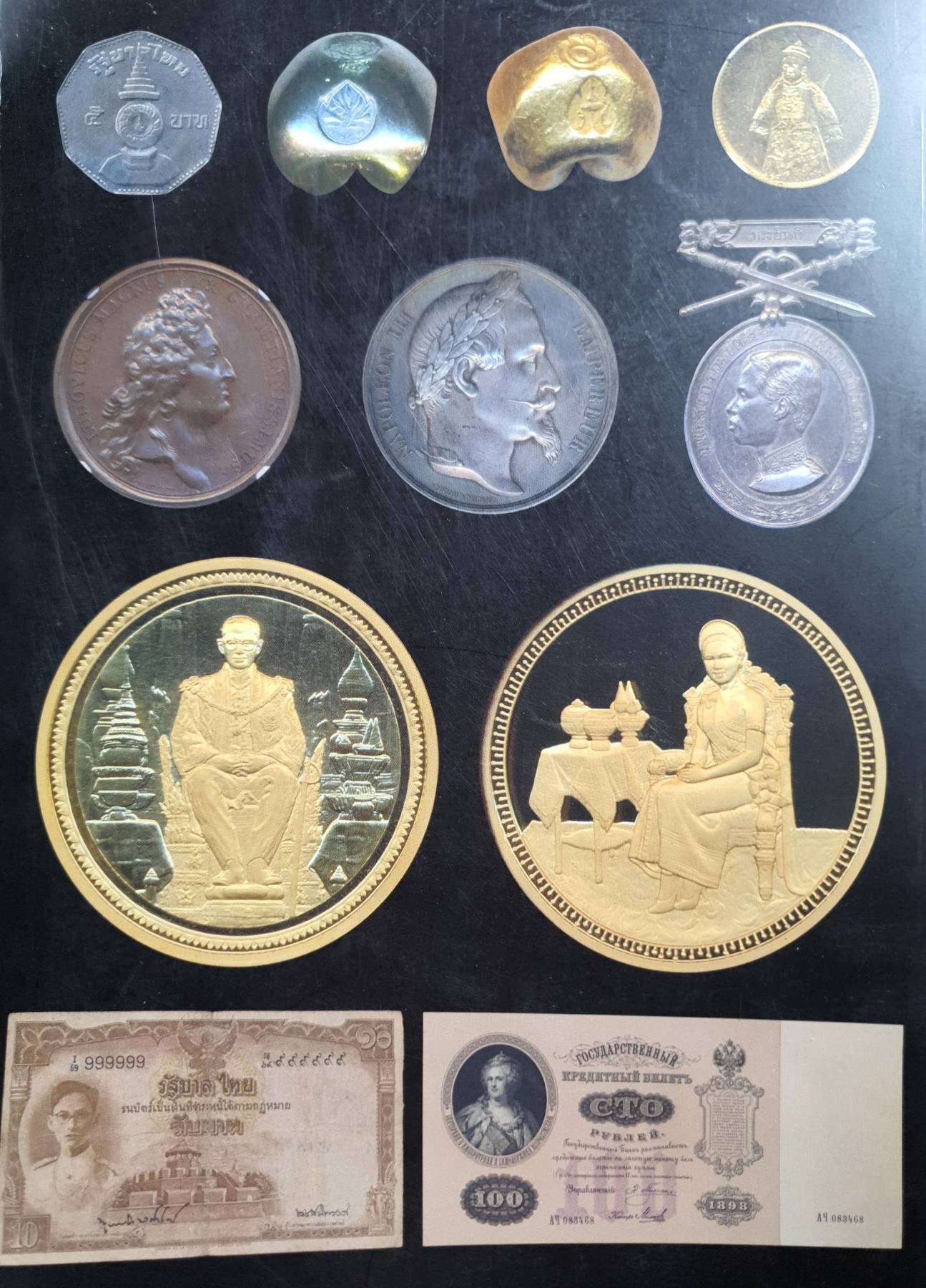 Sale # 41 และ Sale # 52 " รายละเอียดทุกแง่มุมเกี่ยวกับเหรียญแต่ละชนิด ราคาประมูลเริ่มต้น ใช้เป็นคู่มือในการสะสมเหรียญ" 2 เล่ม