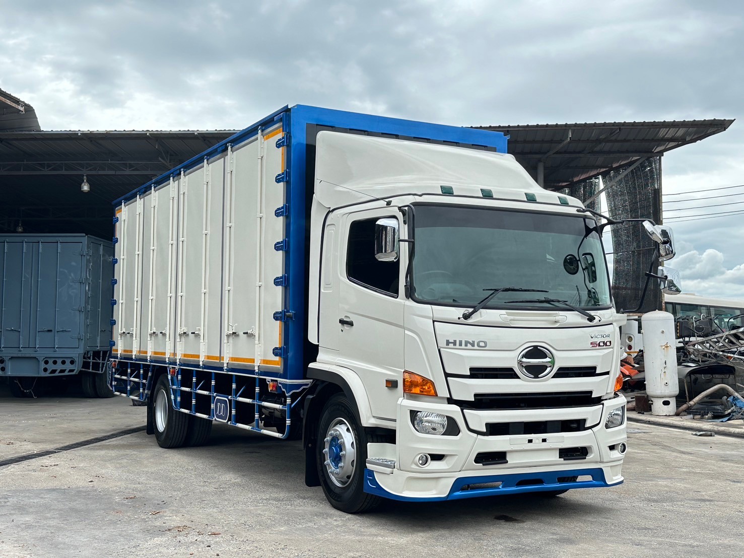 6ล้อตู้ทึบ7.6ม. HINO Victor FG8J 240เเรง ปี64ยาว7.6*ก2.5*ส2.6ม 1.5ล.