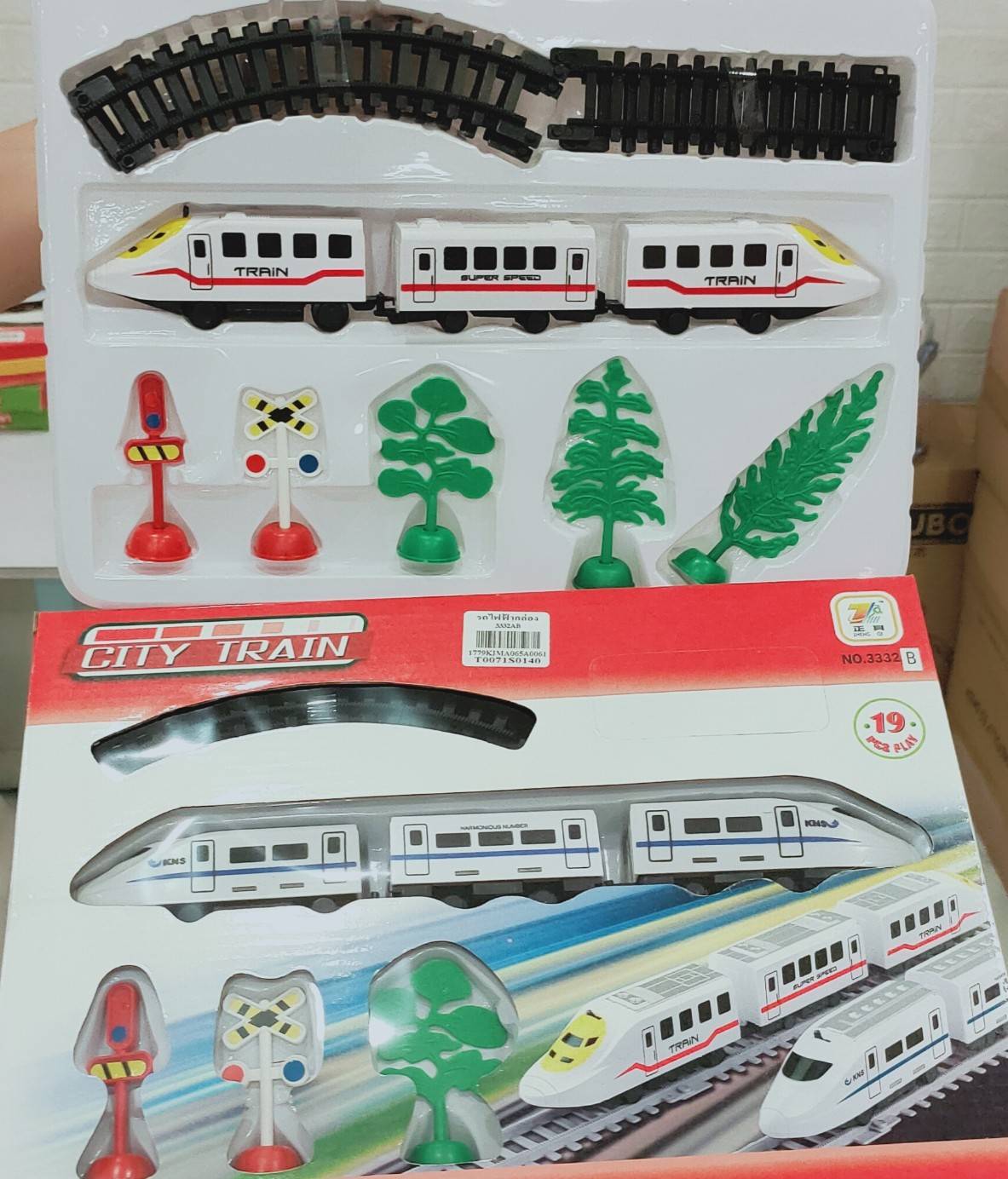 รถไฟฟ้า กล่องแดง