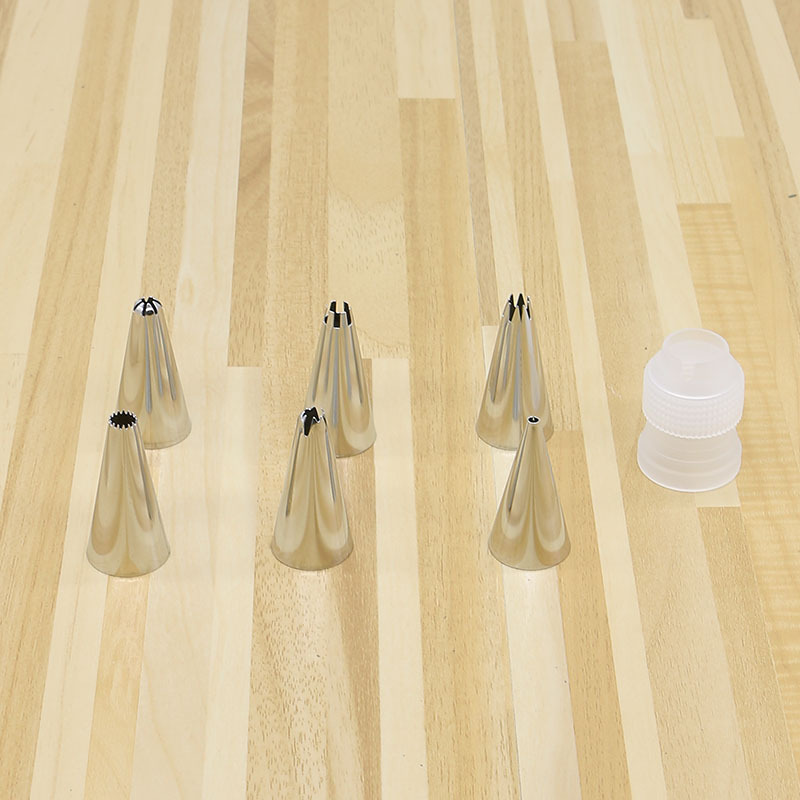 อุปกรณ์บีบวิปครีมเกรดเอมาตรฐานสำหรับนักปั้นดินจิ๋ว อาหารจิ๋ว เค๊กจิ๋ว เบเกอรี่จิ๋ว เป็นรูปต่างๆมีหลายแบบในเซ็ต