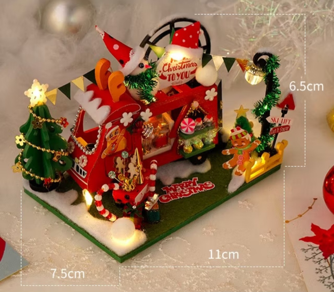 บ้านคริสต์มาสโมเดลจำลองรถบ้านMerry Christmas ตกแต่งด้วยอุปกรณ์เพื่อวันพิเศษเพื่อต้อนรับซานตาคลอส