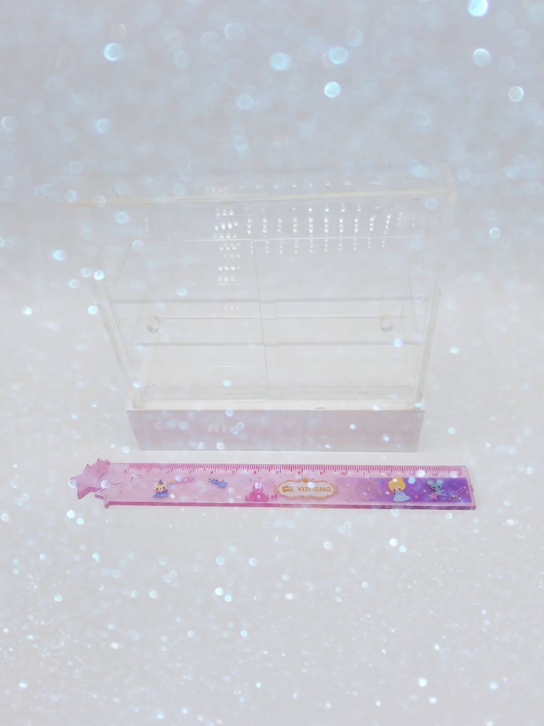 ตู้จิ๋วจำลองสำหรับนำดินปั้นจิ๋ว อาทิ งานเบเกอรี่ ขนมเค้ก ไอศครีมมาตกแต่งจัดเรียง