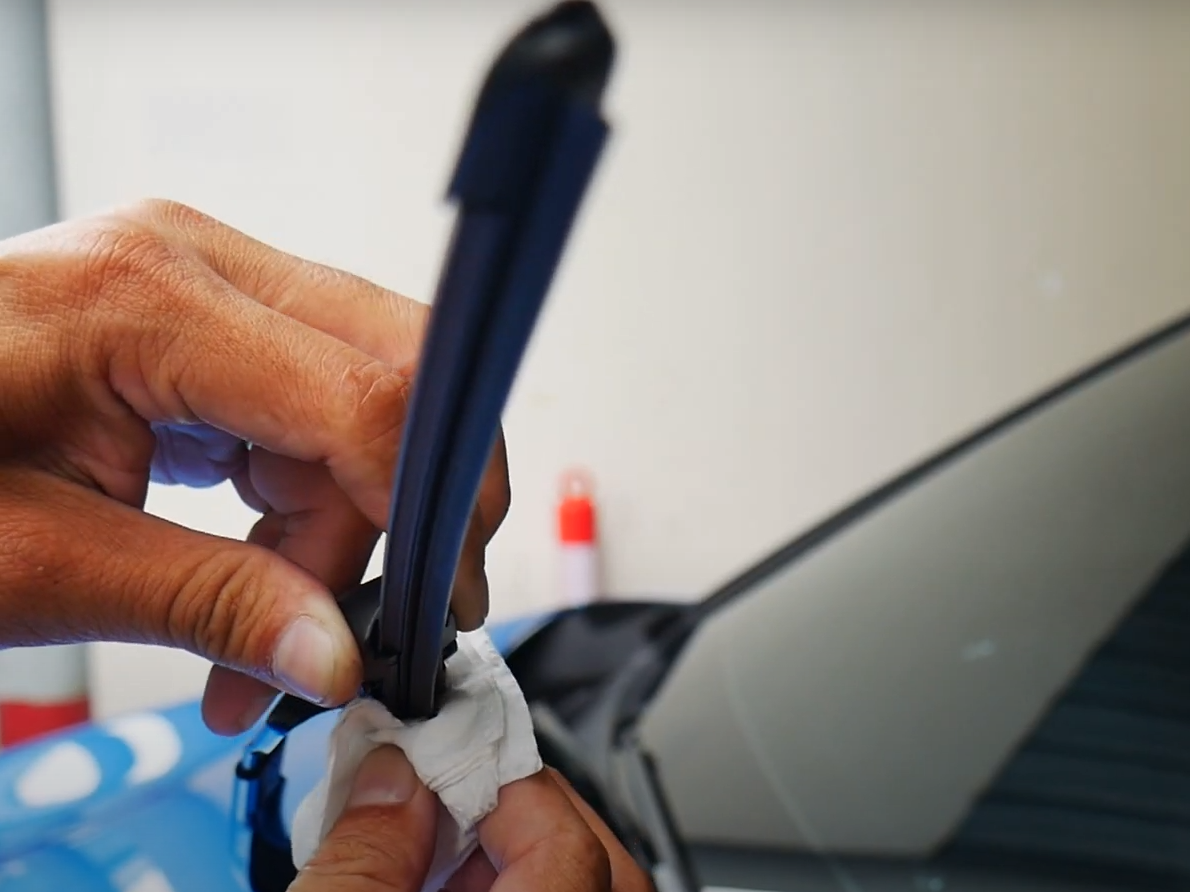 สเปรย์ซิลิโคนหล่อลื่น Silicone Spray BOSNY รุ่น B110 สำหรับหล่อลื่นยาง/สายพาน/ใบปัดน้ำฝน/พลาสติกกันชน/ห้องเครื่อง/ปืน