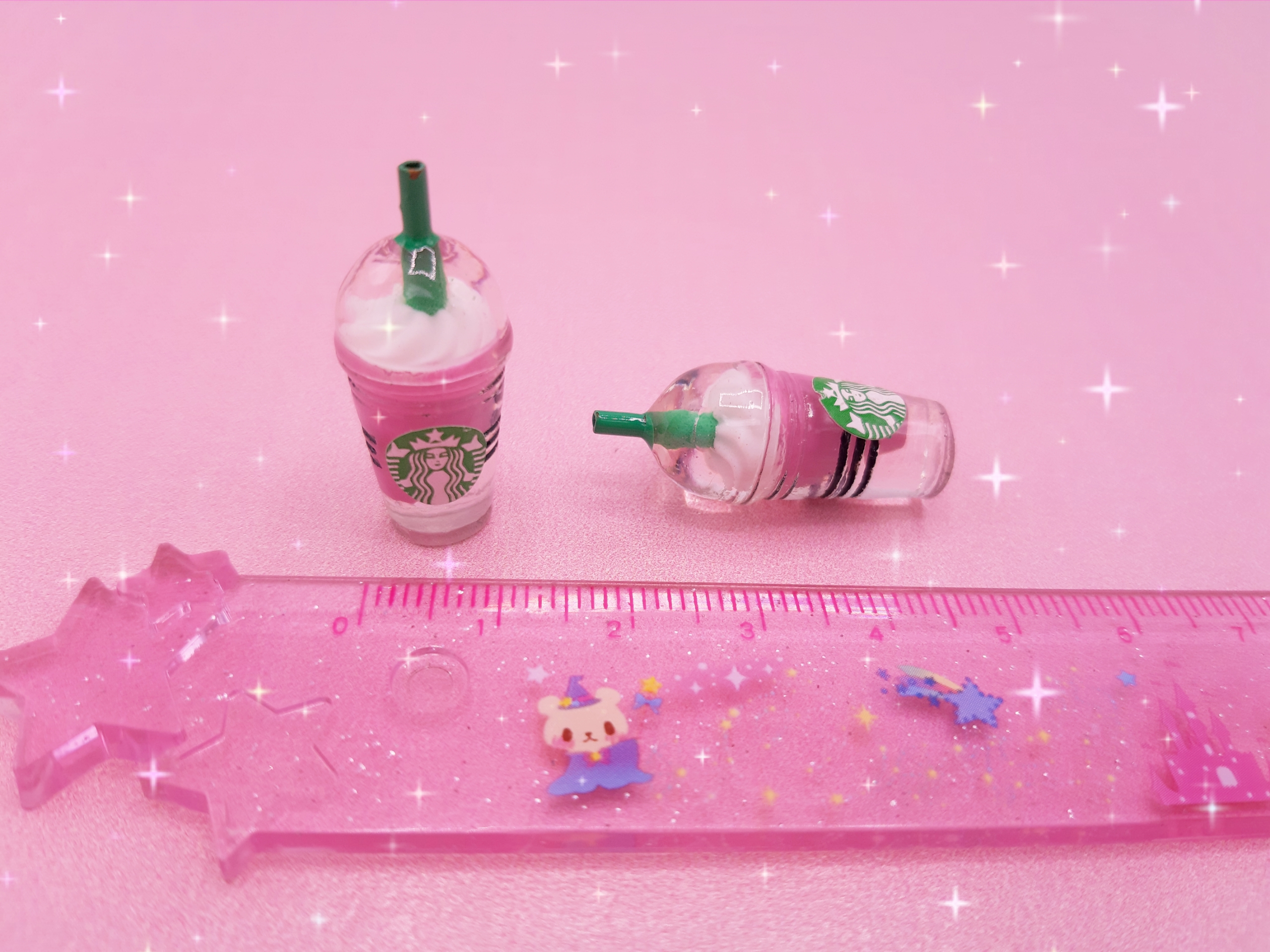 นมจิ๋วในแก้วสตาร์บั๊คจิ๋วนมชมพูแสนหวานงานdoll house สำหรับนักสะสม
