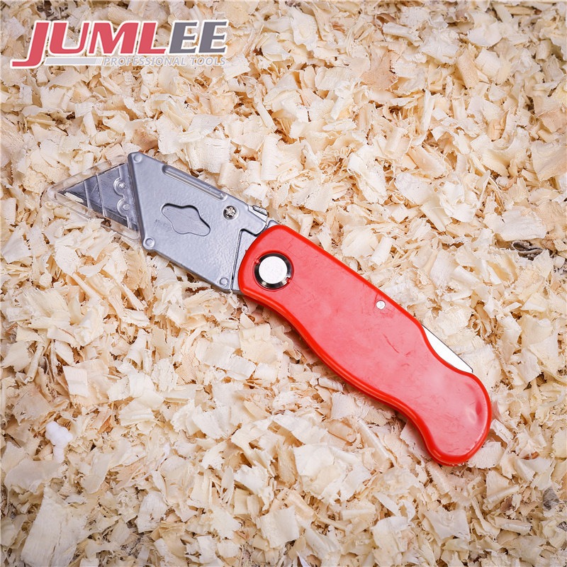 มีดคัตเตอร์ อเนกประสงค์ ยี่ห้อ KingsMan รุ่นงานหนัก แถมใบมีด 5 ใบ คละสี [ขายปลีก/ส่ง]