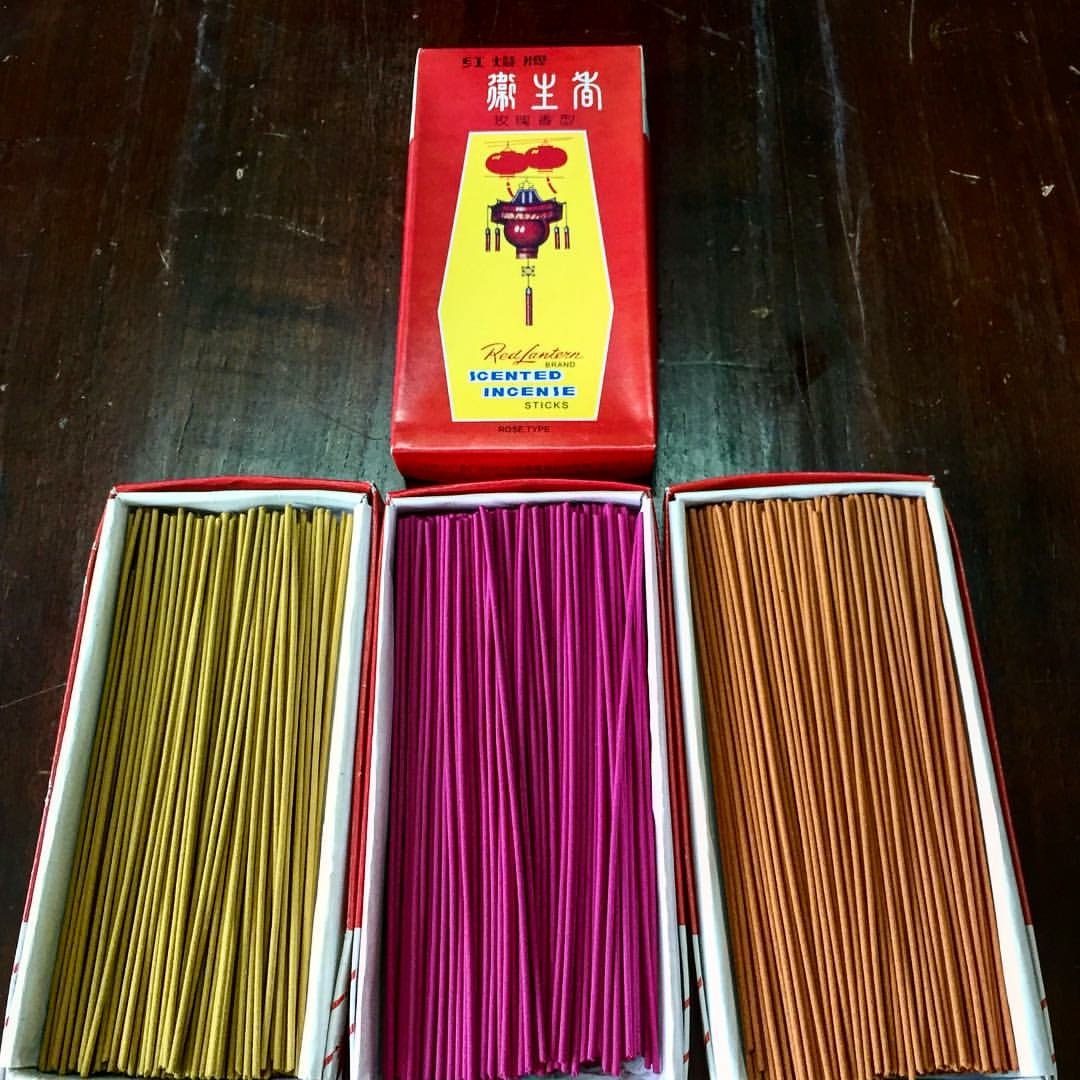 ธูปไหว้พระญุี่ปุ่น สีส้ม กลิ่นไม้จันทน์