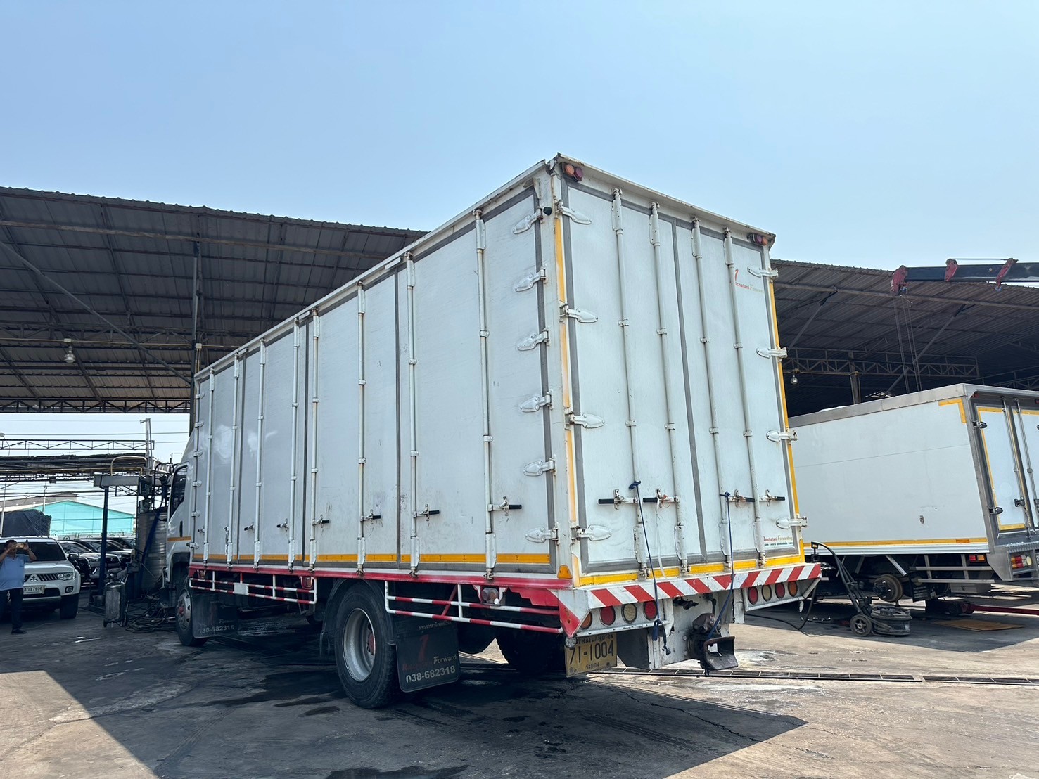 6ล้อตูัทึบ7.5m ISUZU FTR 240 ปี56 ยาว7.5m 750,000(สด)