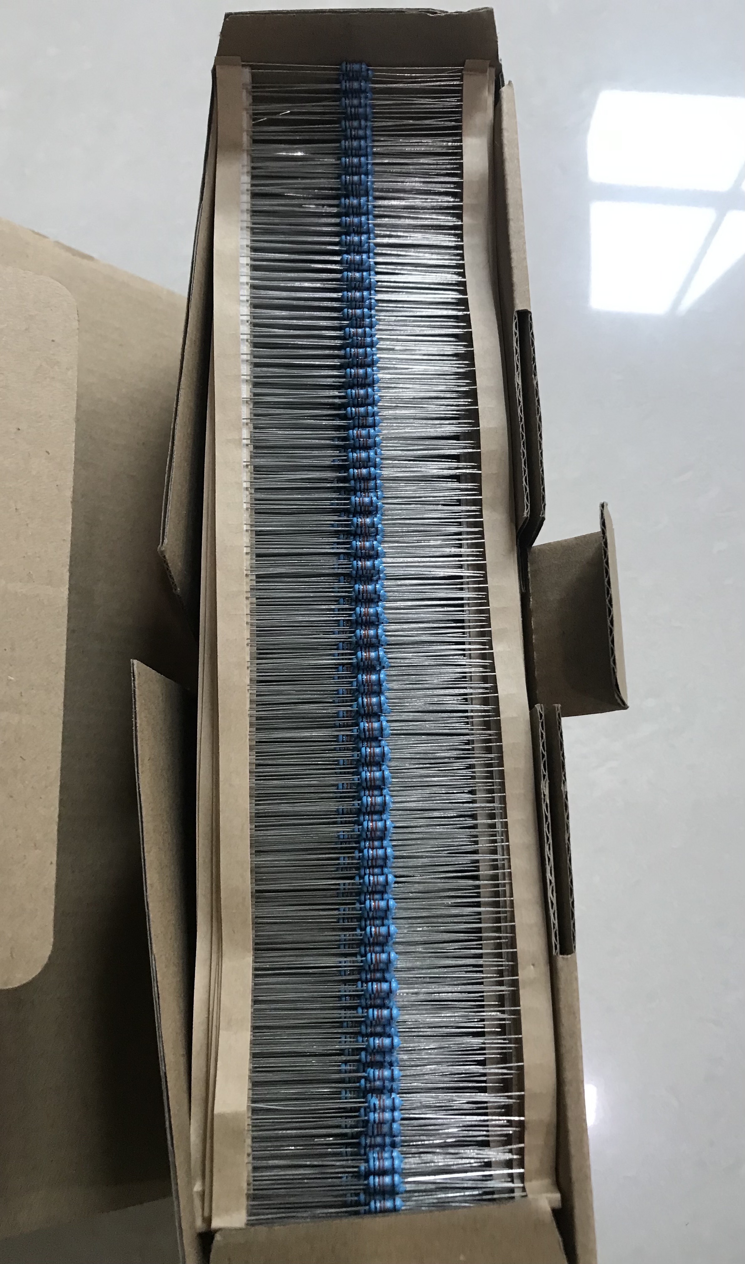 0.33R 1/4W 金属膜Metal Film 1% (1ชุดมี100ตัว)