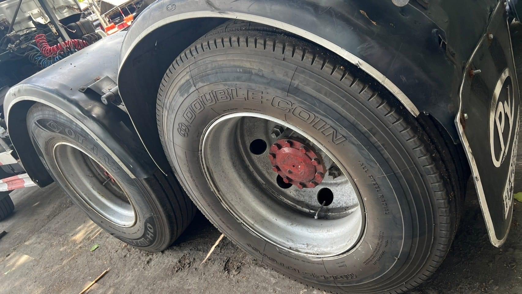 10ล้อหัวลากNISSAN UD 454 นิสสันยูดี 320แรงม้าปี2551 355,000 ขายตามสภาพไม่รับประกัน