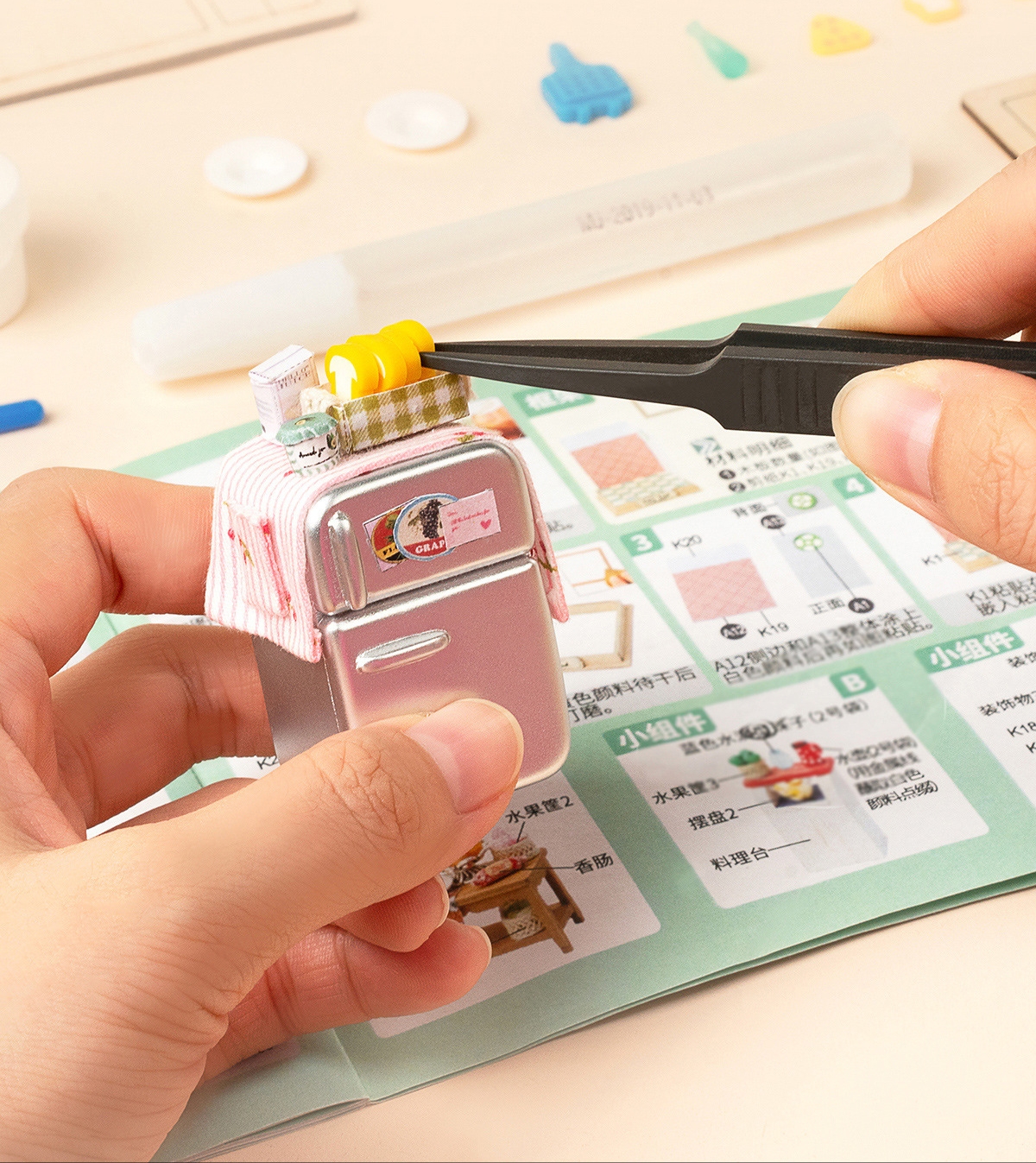 โมเดลจำลองมาพร้อมตู้เย็นเหมาะสำหรับเป็นพร๊อพบ้านน้องตุ๊กตา bjd,lati Yellow,obitsu 11