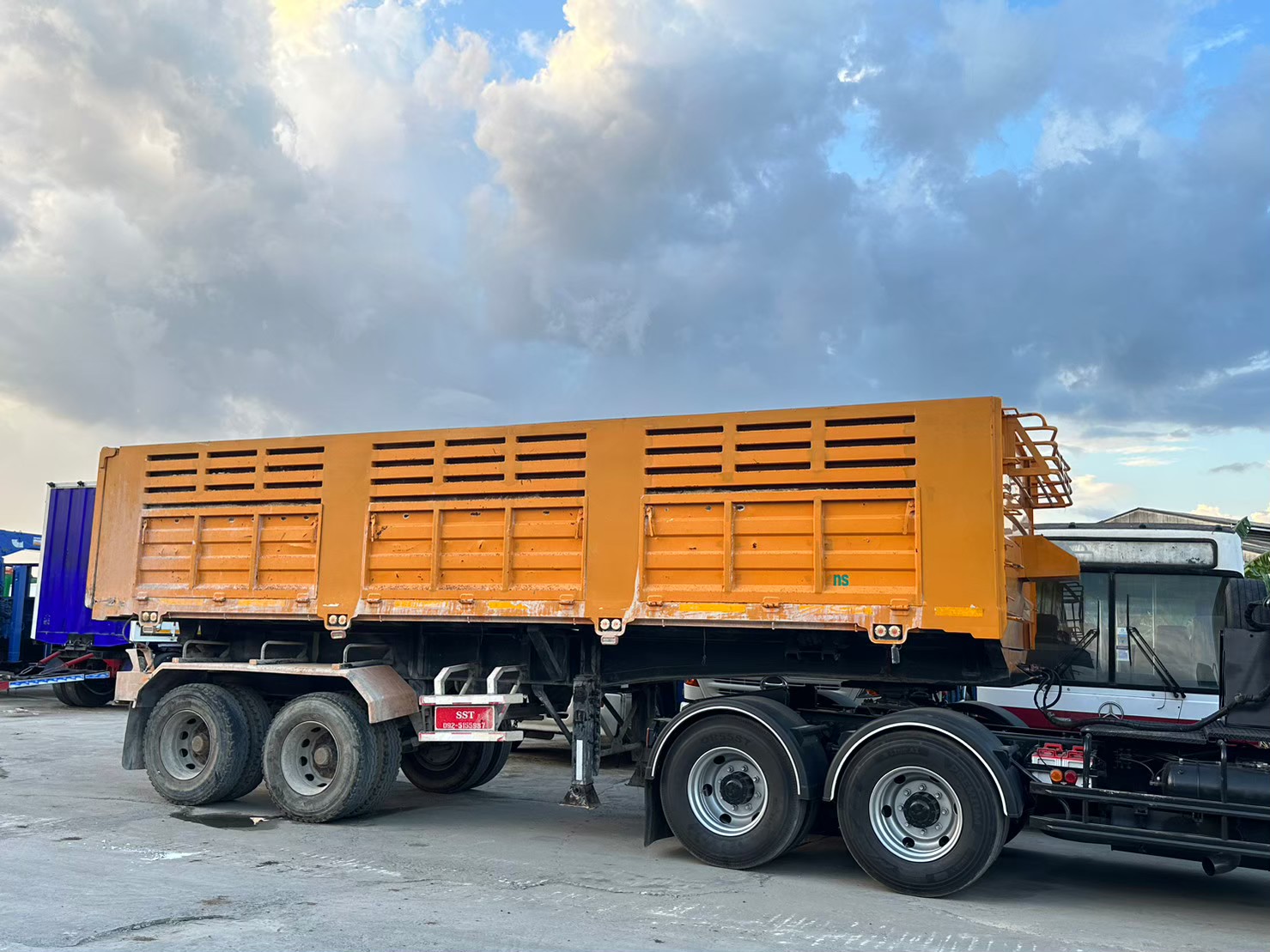 หางเซมิดั้ม2เพลา10น้อตปี2559สภาพพร้อมใช้ 380000