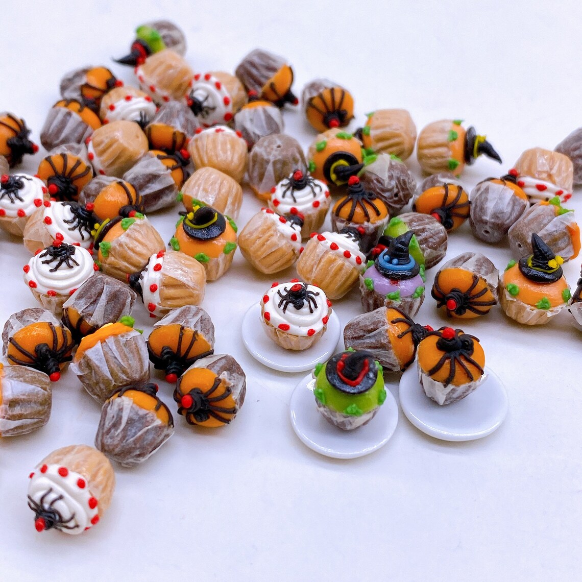 10 pieces Miniature Cupcake (Fake Food) ทำจากดินปั้น อาหารปลอม ขนมปลอม