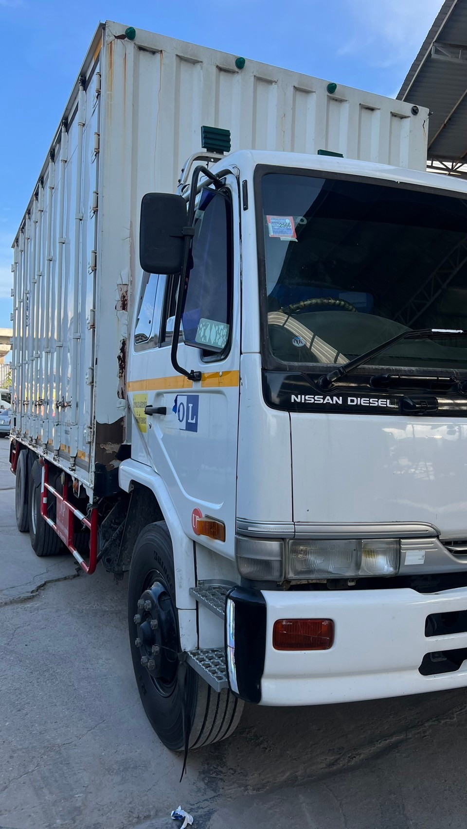 10ล้อตู้ทึบ10บาน6.2ม.NISSANนิสสันยูดี 254 แรงม้าปี48ตามสภาพ350,000บ4091มี3คัน(A)