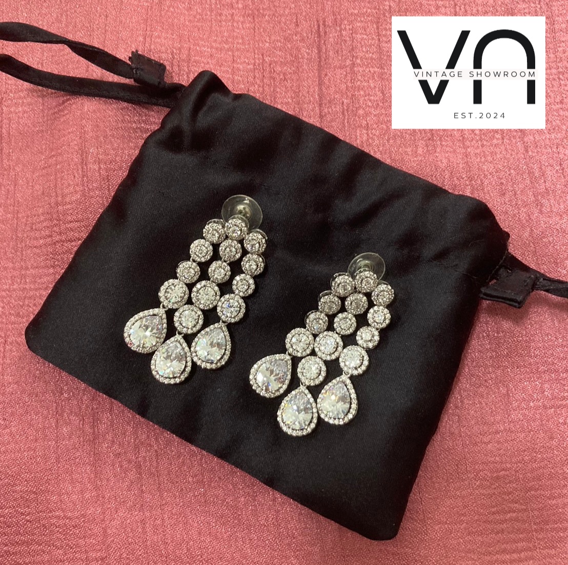ต่างหูวินเทจ Vintage Earrings (เฉพาะตุ้มหู)