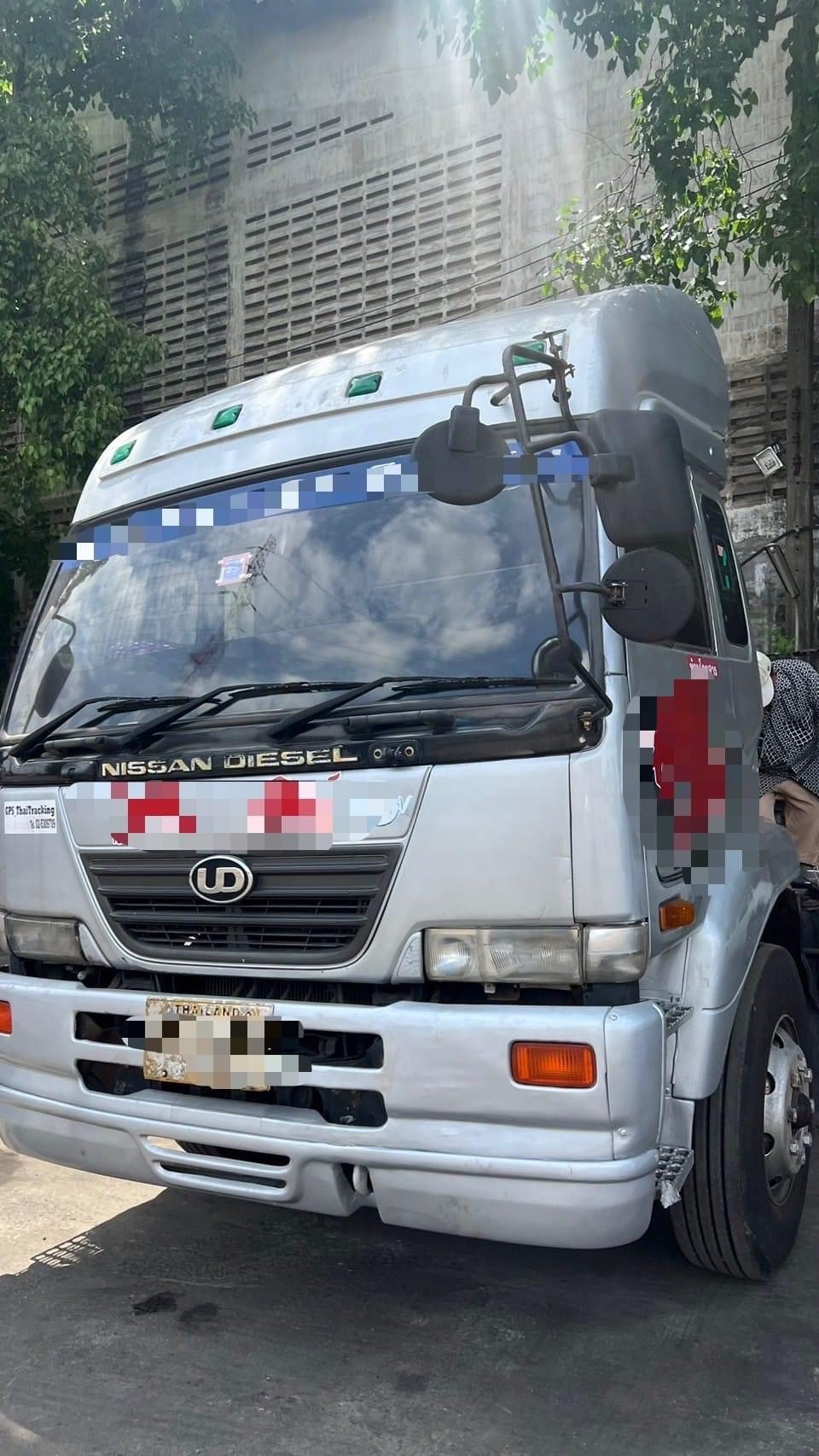 10ล้อหัวลากNISSAN UD 454 นิสสันยูดี 320แรงม้าปี2551 355,000 ขายตามสภาพไม่รับประกัน