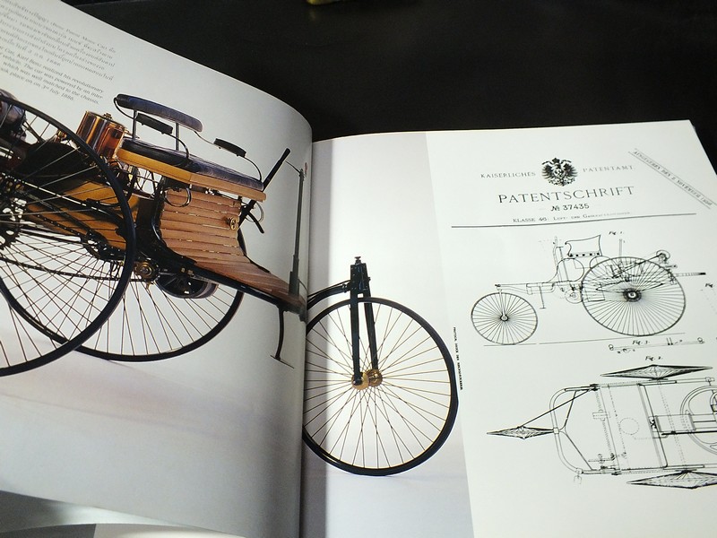 จารึกเเห่งดวงดาว 100 ปี Silver Star Chronicle เมอร์เซเดส เบนซ์ ประเทศไทย 2448-2548 ปกแข็ง 2 ภาษา ไทย - อังกฤษ