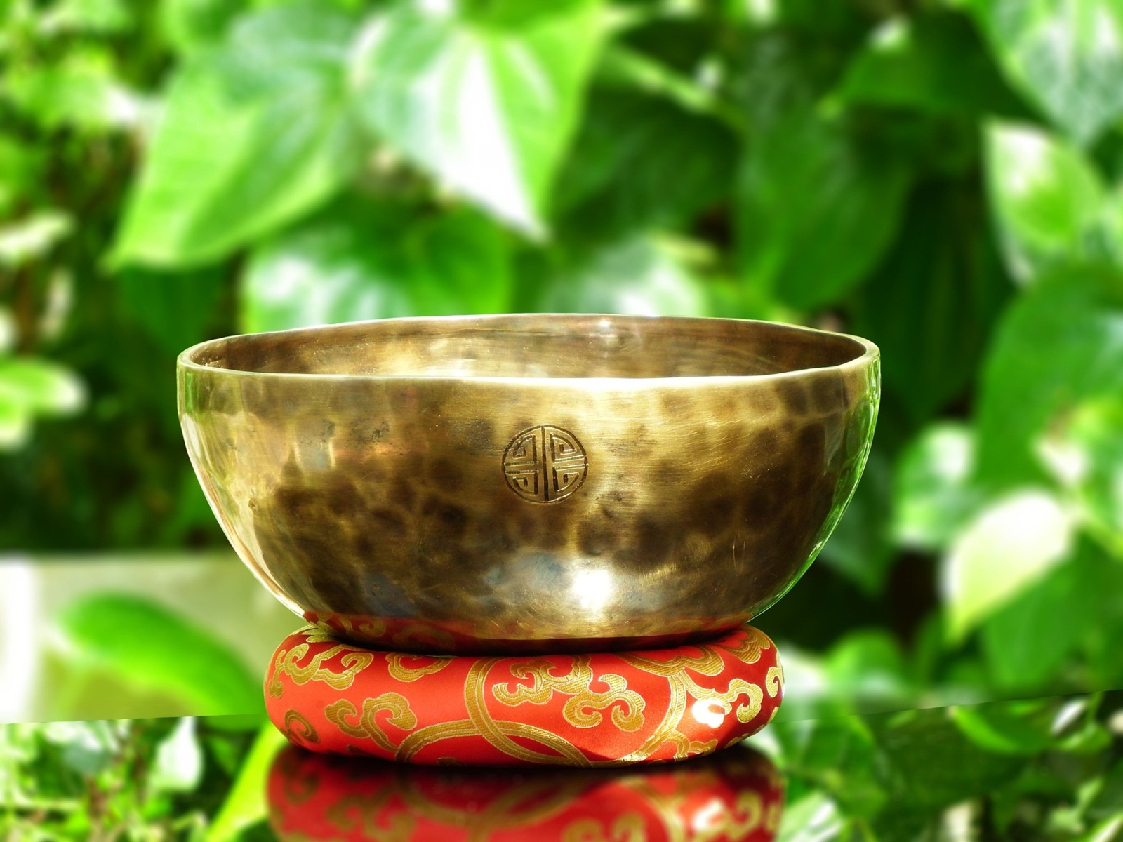 Tibetan Singing Bowl ขันทิเบต(ทองเหลือง) งานทำมือโดยช่างฝีมือชาวเนปาล (24 cm.)
