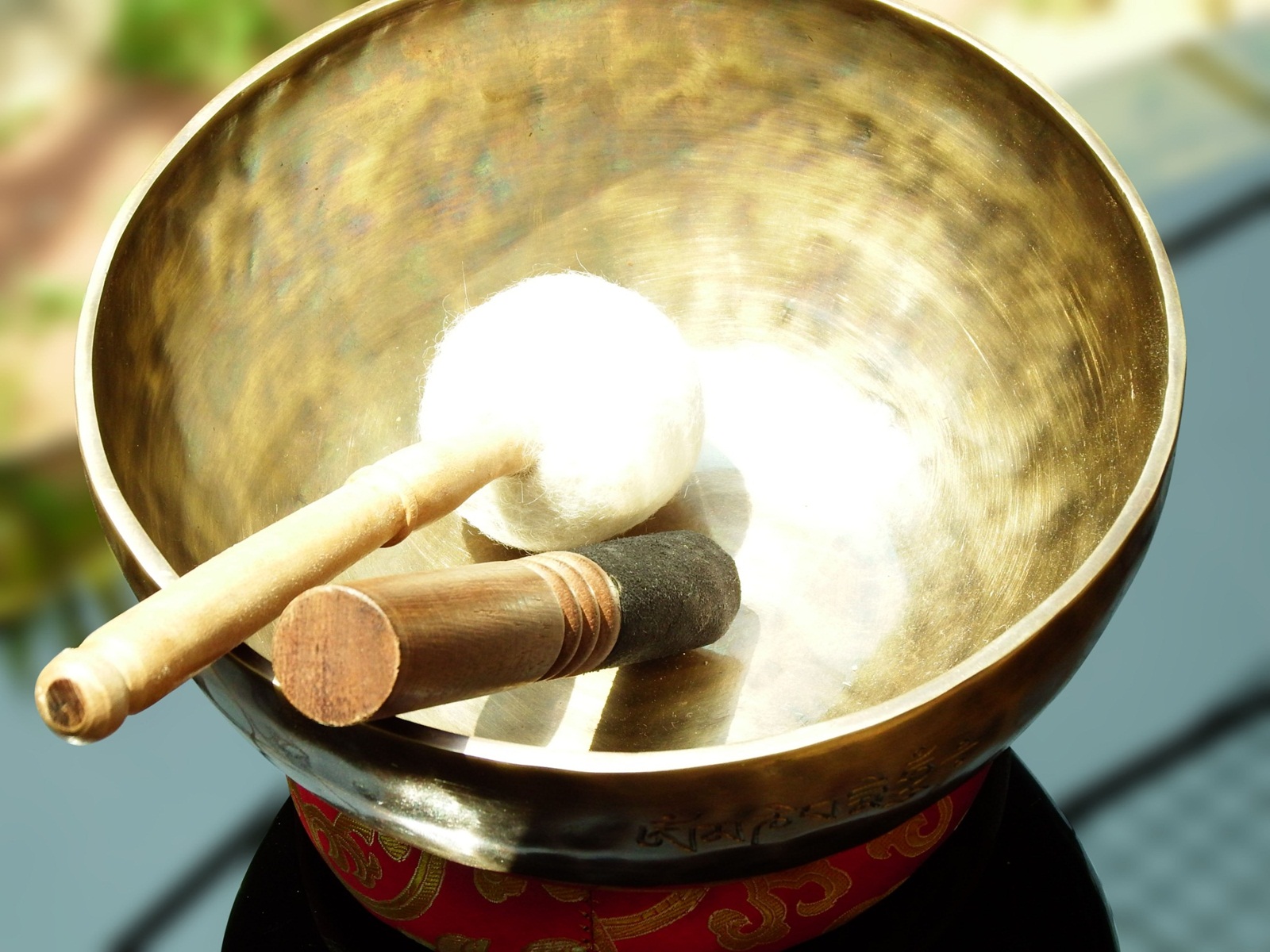 Tibetan Singing Bowl ขันทิเบต(ทองเหลือง) งานทำมือโดยช่างฝีมือชาวเนปาล (24 cm.)