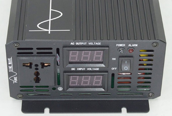 1.อินเวอร์เตอร์ 12v-24v 1000w SWIPOWER (SP-1000L) pure sine wave