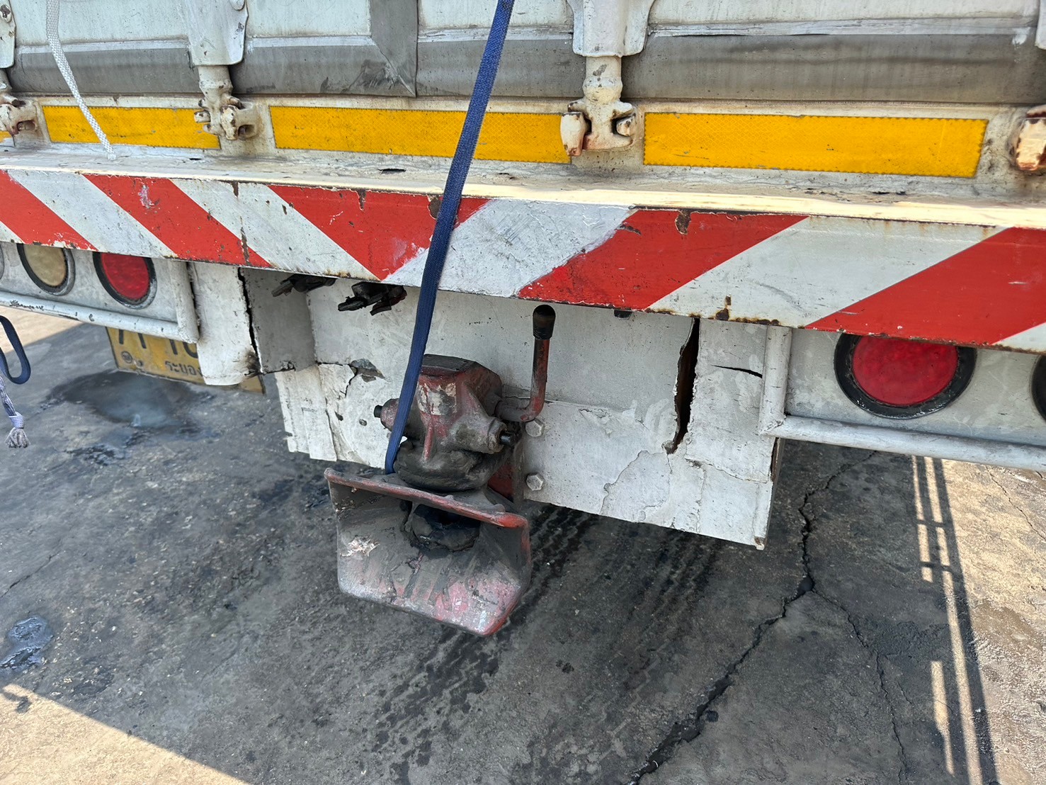 6ล้อตูัทึบ7.5m ISUZU FTR 240 ปี56 ยาว7.5m 750,000(สด)