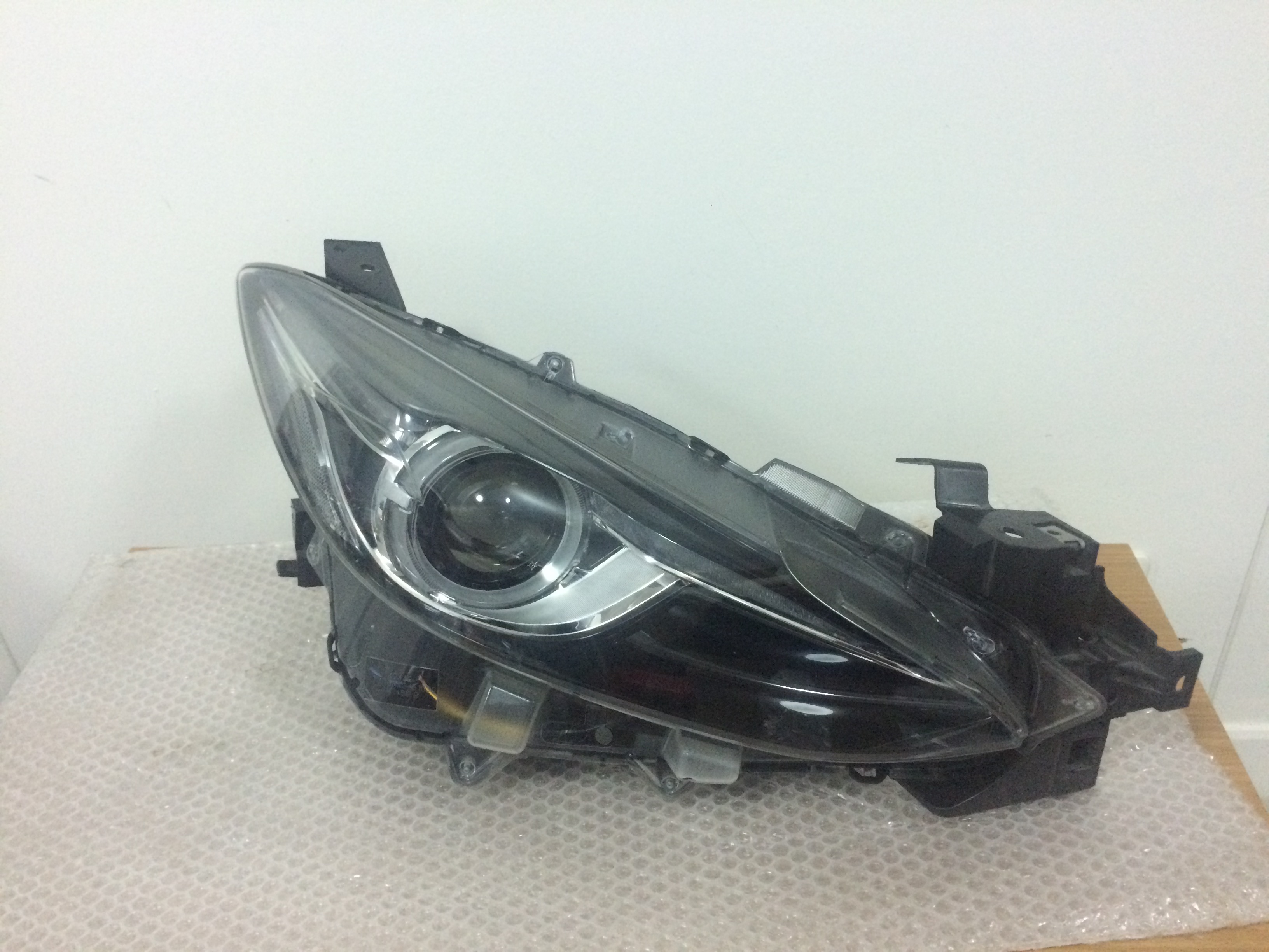 ไฟหน้า Mazda 3 sky activ 2015 Top model head light - HID xenon ข้างR