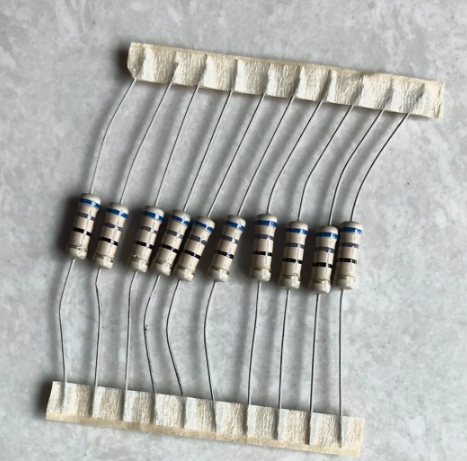 R68 Ohm 1W DIP (1ชุด10ตัว)