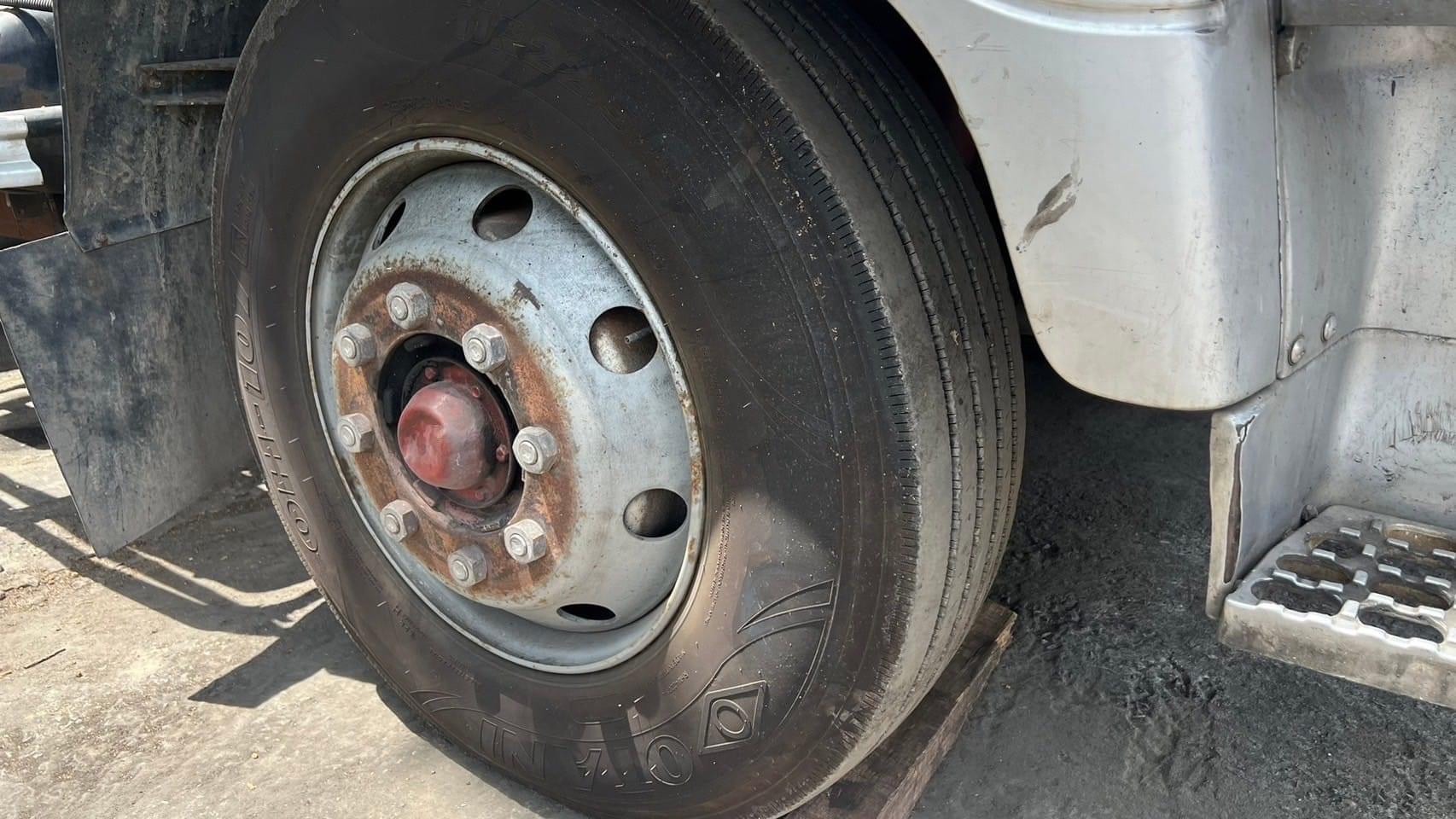 10ล้อหัวลากNISSAN UD 454 นิสสันยูดี 320แรงม้าปี2551 355,000 ขายตามสภาพไม่รับประกัน