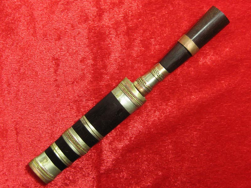 (20) มีดหมอหลวงพ่อคูณ วัดบ้านไร่ ปี 36 (ด้ามไม้ฝักไม้) ออกที่วัดประโดก อ.เมืองนครราชสีมา ปี 2536