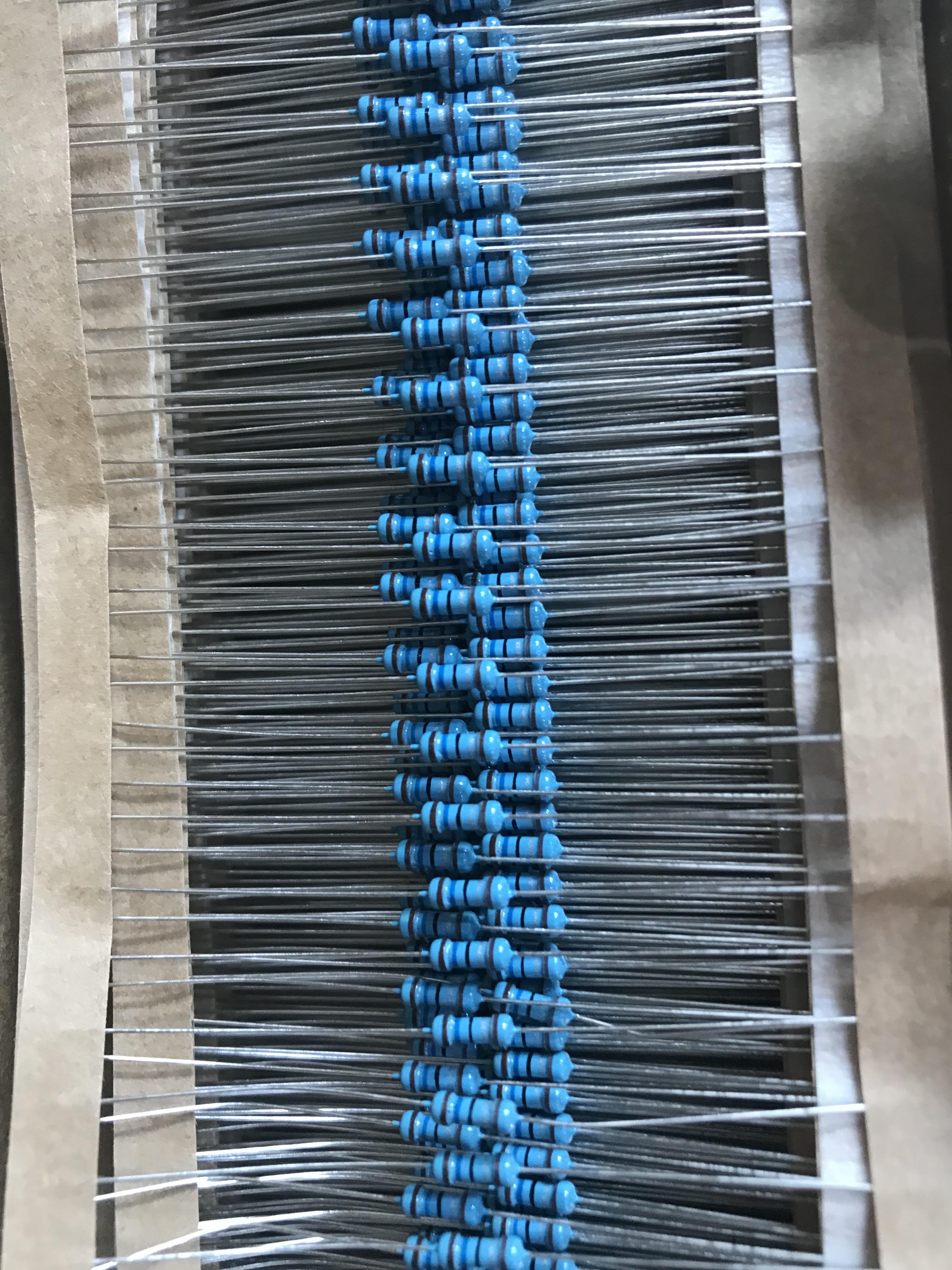 1.6R 1/4W 金属膜Metal Film 1% (1ชุดมี100ตัว)